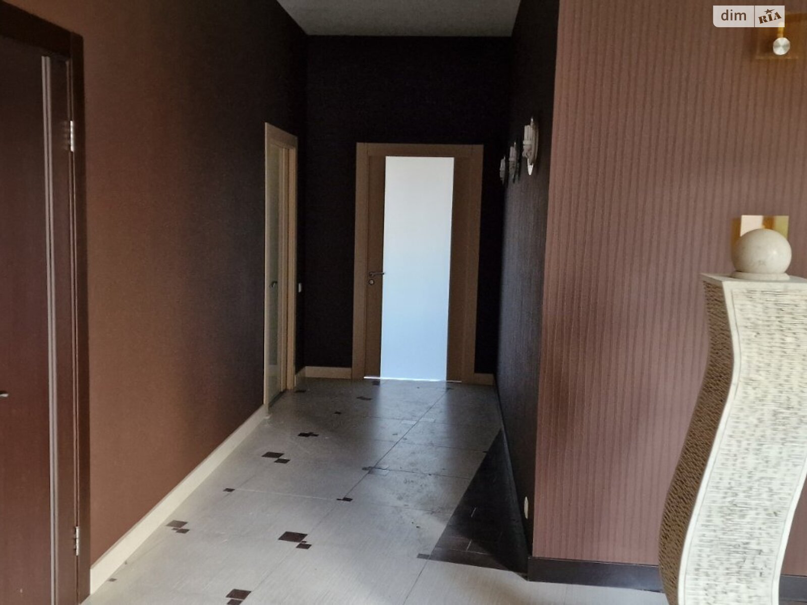 одноэтажный дом с гаражом, 460 кв. м, кирпич. Сдается помесячно в Погребах фото 1 одноэтажный дом с гаражом, 460 кв. м, кирпич. Сдается помесячно в Погребах фото 1