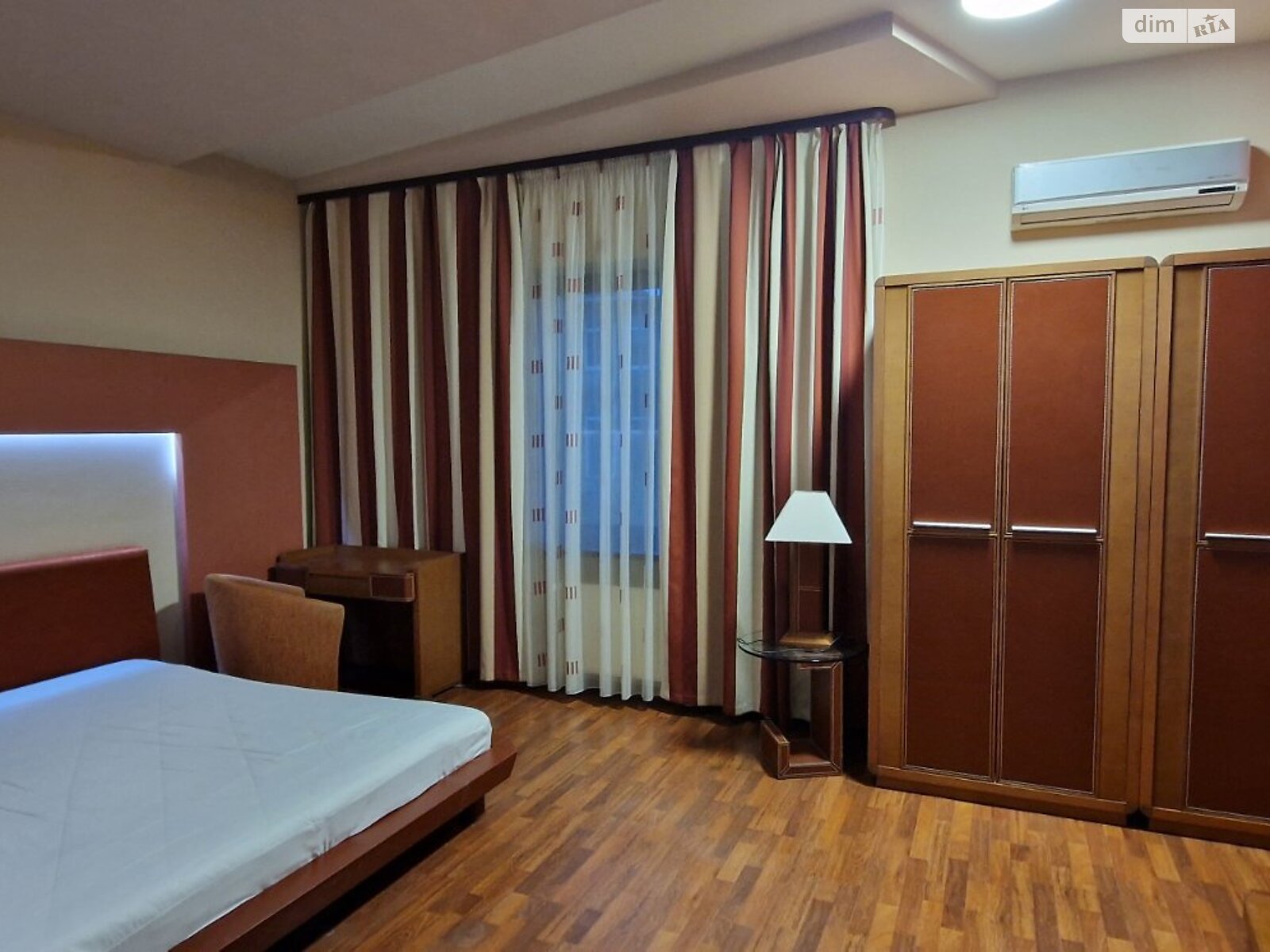 одноэтажный дом с гаражом, 460 кв. м, кирпич. Сдается помесячно в Погребах фото 1 одноэтажный дом с гаражом, 460 кв. м, кирпич. Сдается помесячно в Погребах фото 1