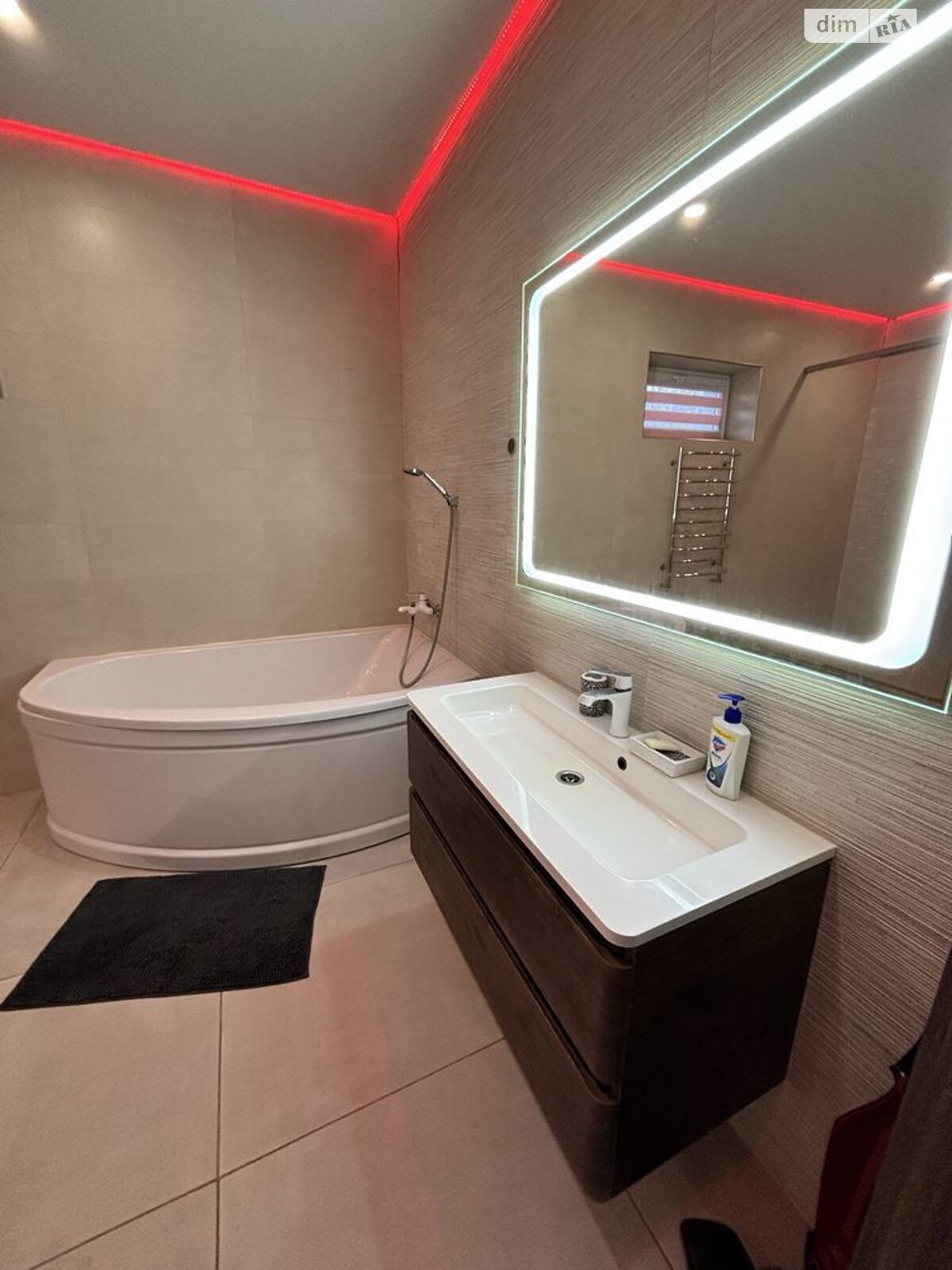 одноэтажный дом с верандой, 116.9 кв. м, кирпич. Сдается помесячно в Полтаве, в районе Центр фото 1 одноэтажный дом с верандой, 116.9 кв. м, кирпич. Сдается помесячно в Полтаве, в районе Центр фото 1