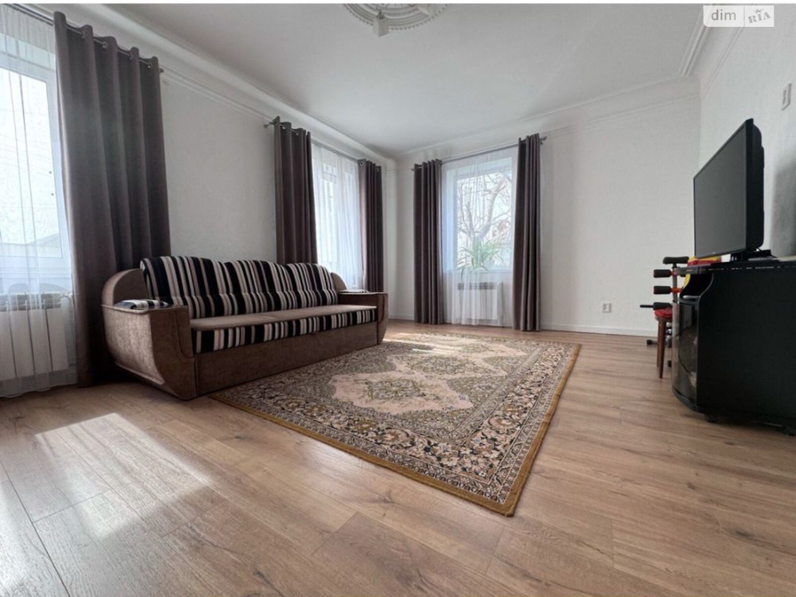 одноэтажный дом с верандой, 116.9 кв. м, кирпич. Сдается помесячно в Полтаве, в районе Центр фото 1 одноэтажный дом с верандой, 116.9 кв. м, кирпич. Сдается помесячно в Полтаве, в районе Центр фото 1