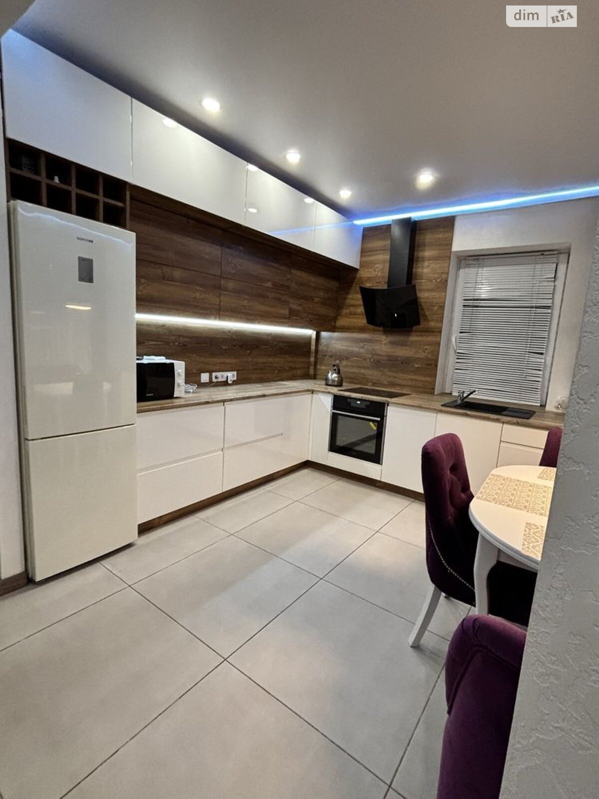 одноэтажный дом с верандой, 116.9 кв. м, кирпич. Сдается помесячно в Полтаве, в районе Центр фото 1 одноэтажный дом с верандой, 116.9 кв. м, кирпич. Сдается помесячно в Полтаве, в районе Центр фото 1