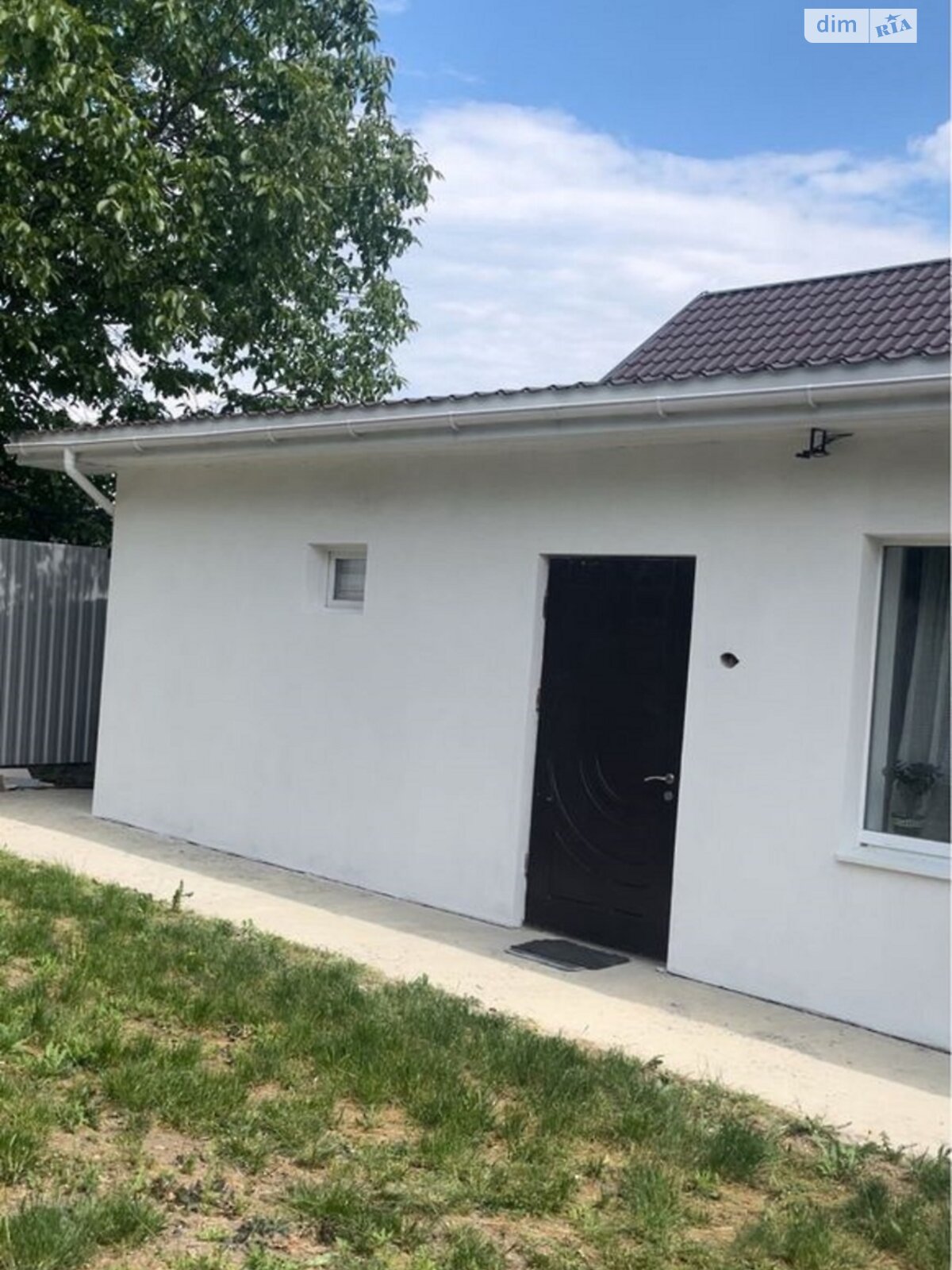 одноэтажный дом с верандой, 116.9 кв. м, кирпич. Сдается помесячно в Полтаве, в районе Центр фото 1 одноэтажный дом с верандой, 116.9 кв. м, кирпич. Сдается помесячно в Полтаве, в районе Центр фото 1