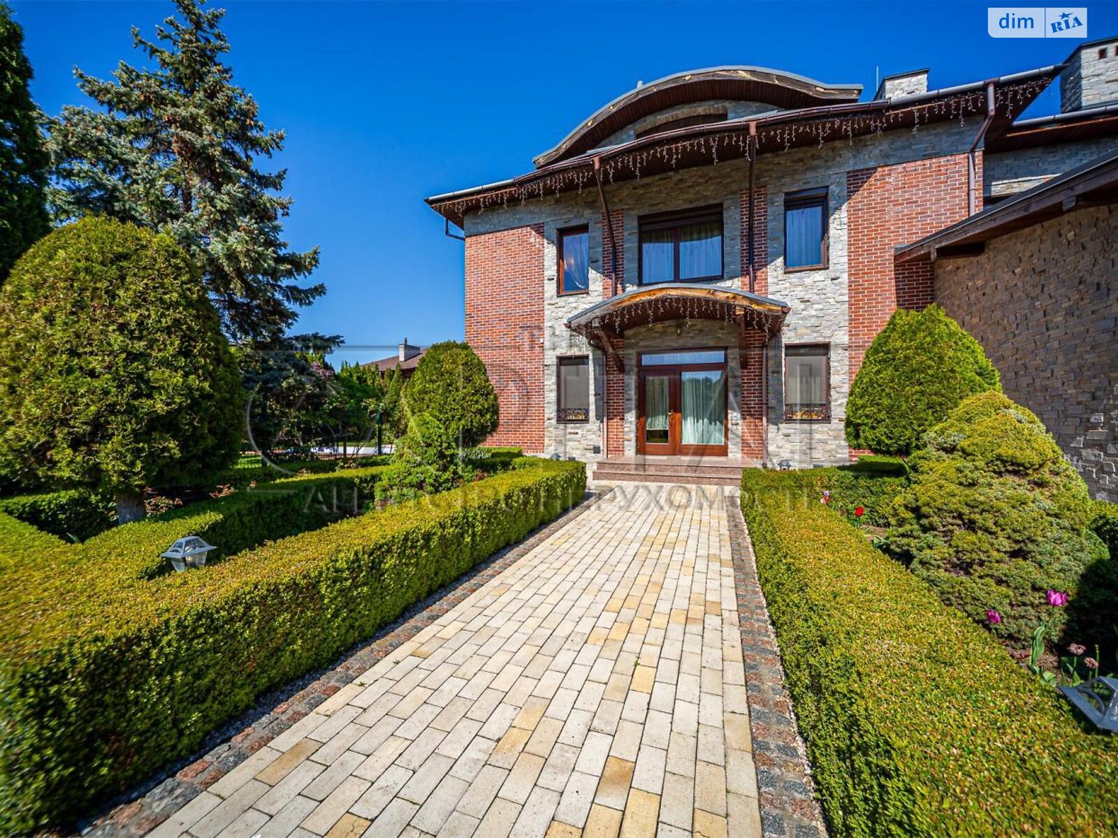 двоповерховий будинок з верандою, 441 кв. м, цегла. Здається помісячно в Романкові фото 1 двоповерховий будинок з верандою, 441 кв. м, цегла. Здається помісячно в Романкові фото 1