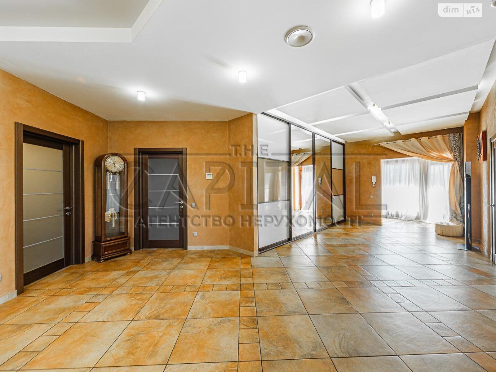 двоповерховий будинок з верандою, 441 кв. м, цегла. Здається помісячно в Романкові фото 1 двоповерховий будинок з верандою, 441 кв. м, цегла. Здається помісячно в Романкові фото 1