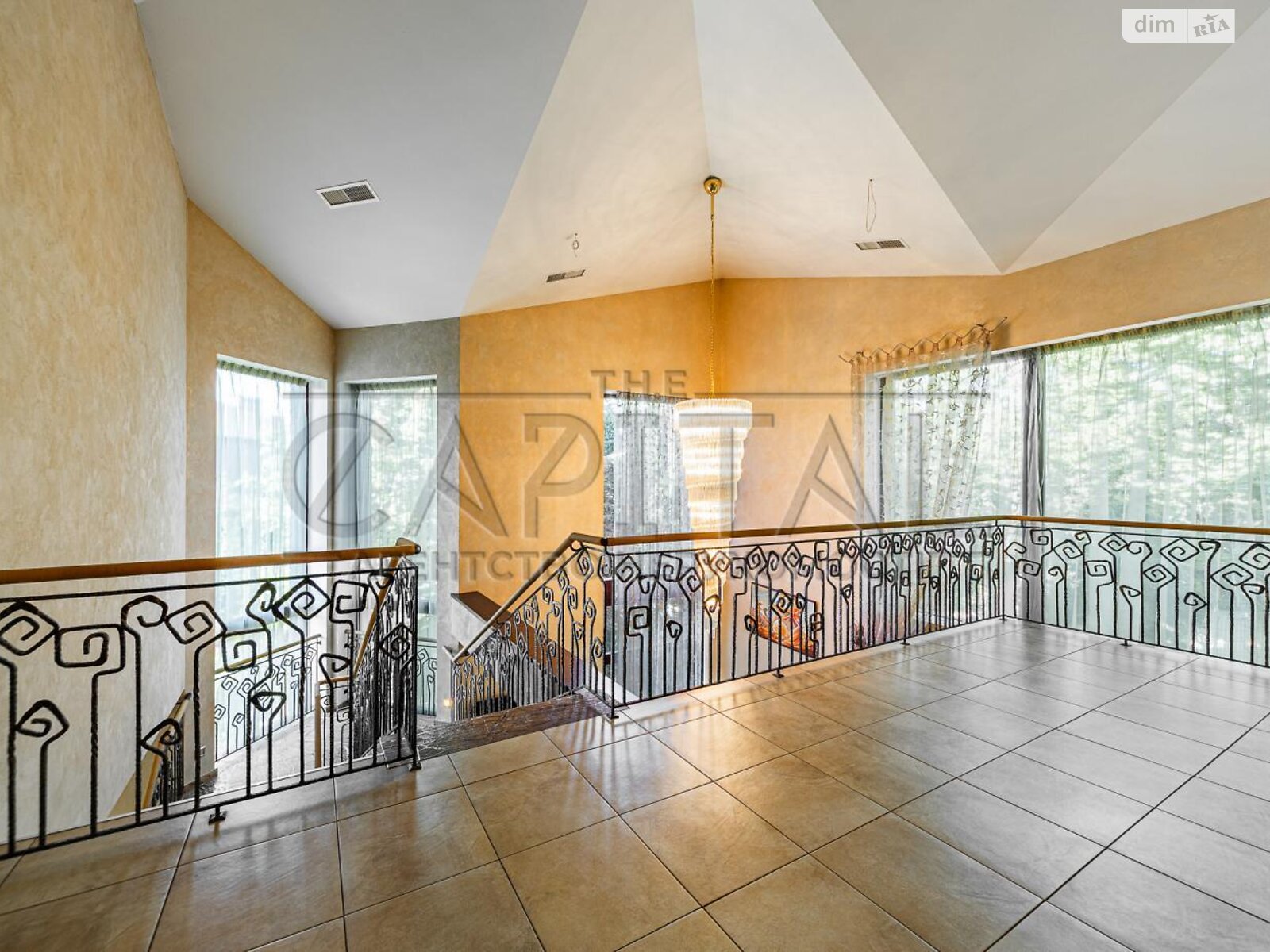 двоповерховий будинок з верандою, 441 кв. м, цегла. Здається помісячно в Романкові фото 1 двоповерховий будинок з верандою, 441 кв. м, цегла. Здається помісячно в Романкові фото 1