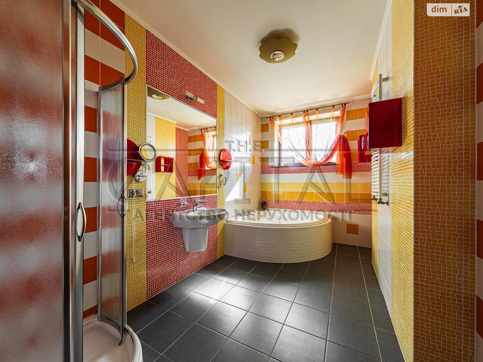 двоповерховий будинок з верандою, 441 кв. м, цегла. Здається помісячно в Романкові фото 1 двоповерховий будинок з верандою, 441 кв. м, цегла. Здається помісячно в Романкові фото 1