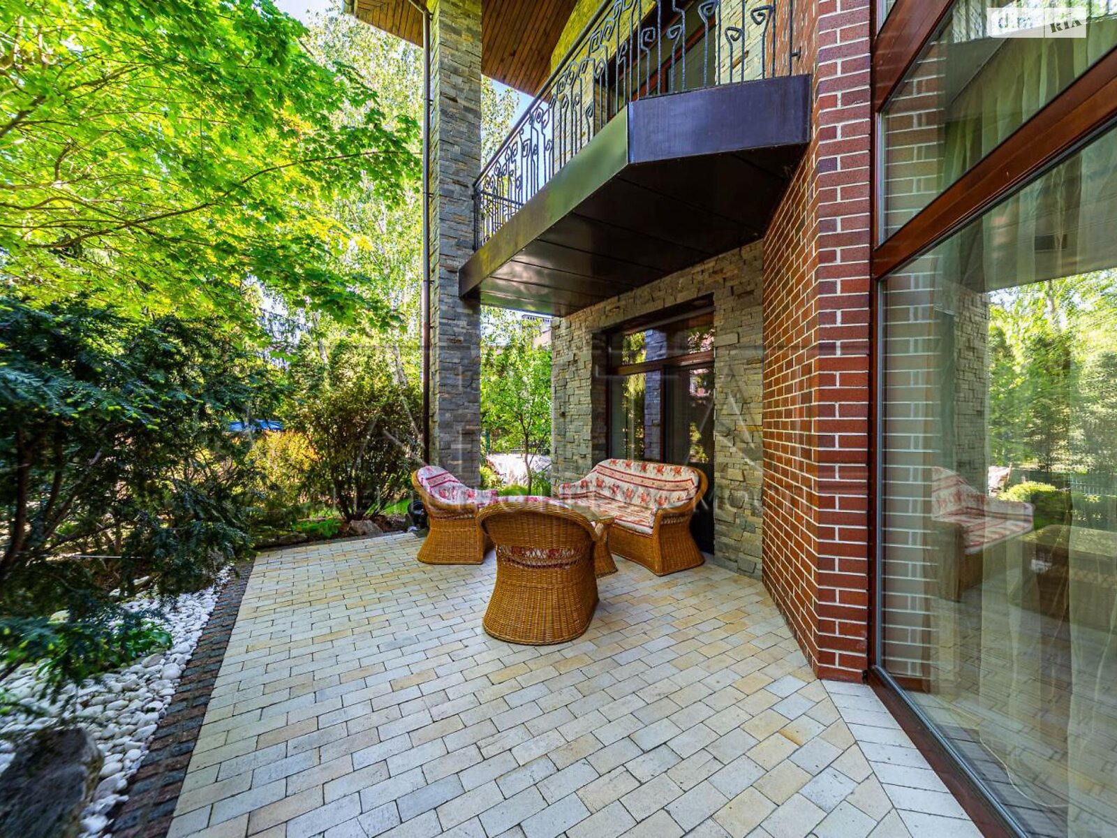 двоповерховий будинок з верандою, 441 кв. м, цегла. Здається помісячно в Романкові фото 1 двоповерховий будинок з верандою, 441 кв. м, цегла. Здається помісячно в Романкові фото 1