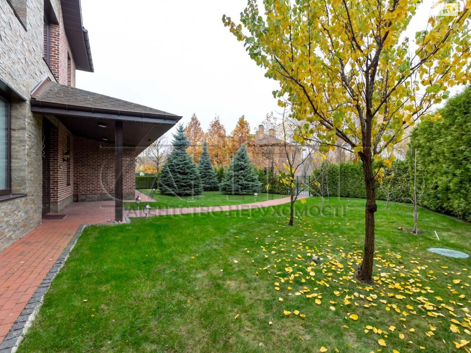 двухэтажный дом с верандой, 440 кв. м, кирпич. Сдается помесячно в Романкове фото 1 двухэтажный дом с верандой, 440 кв. м, кирпич. Сдается помесячно в Романкове фото 1