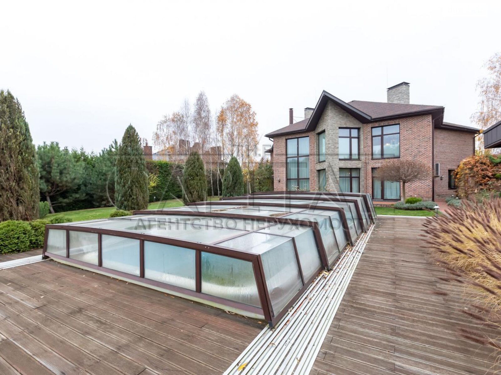 двухэтажный дом с верандой, 440 кв. м, кирпич. Сдается помесячно в Романкове фото 1 двухэтажный дом с верандой, 440 кв. м, кирпич. Сдается помесячно в Романкове фото 1