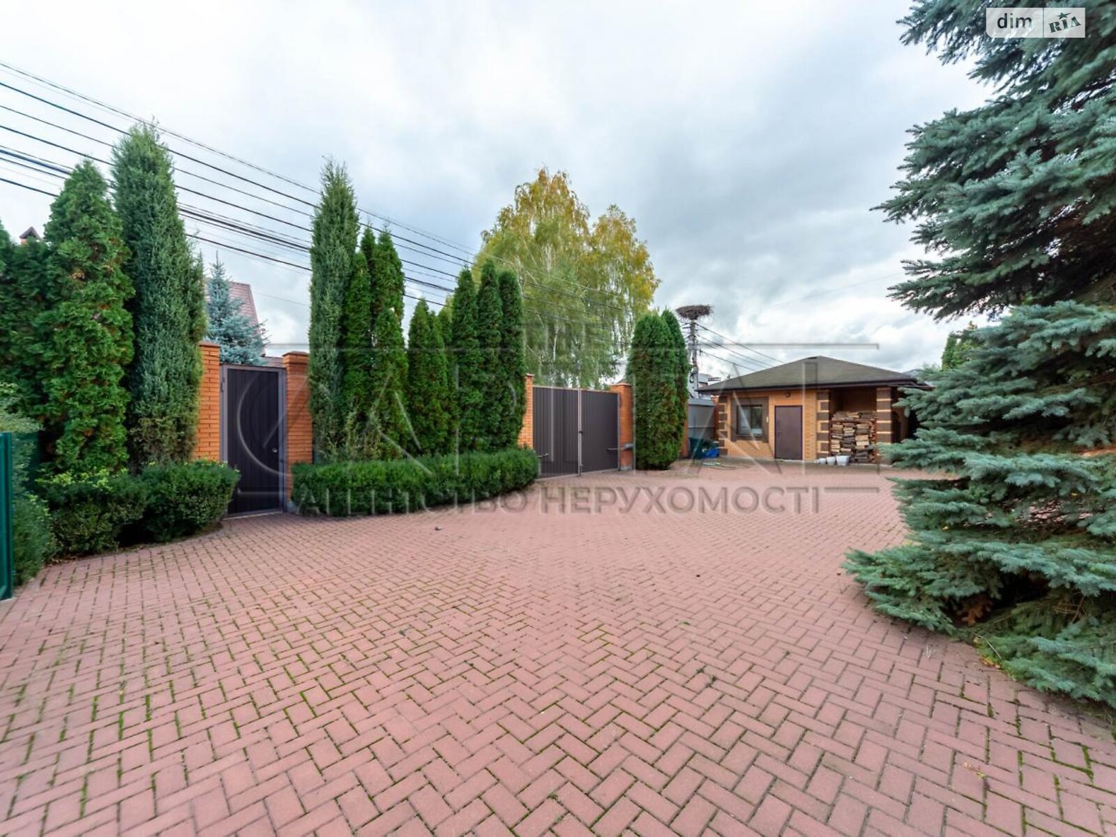 двоповерховий будинок з гаражем, 280 кв. м, кирпич. Здається помісячно в Романкові фото 1