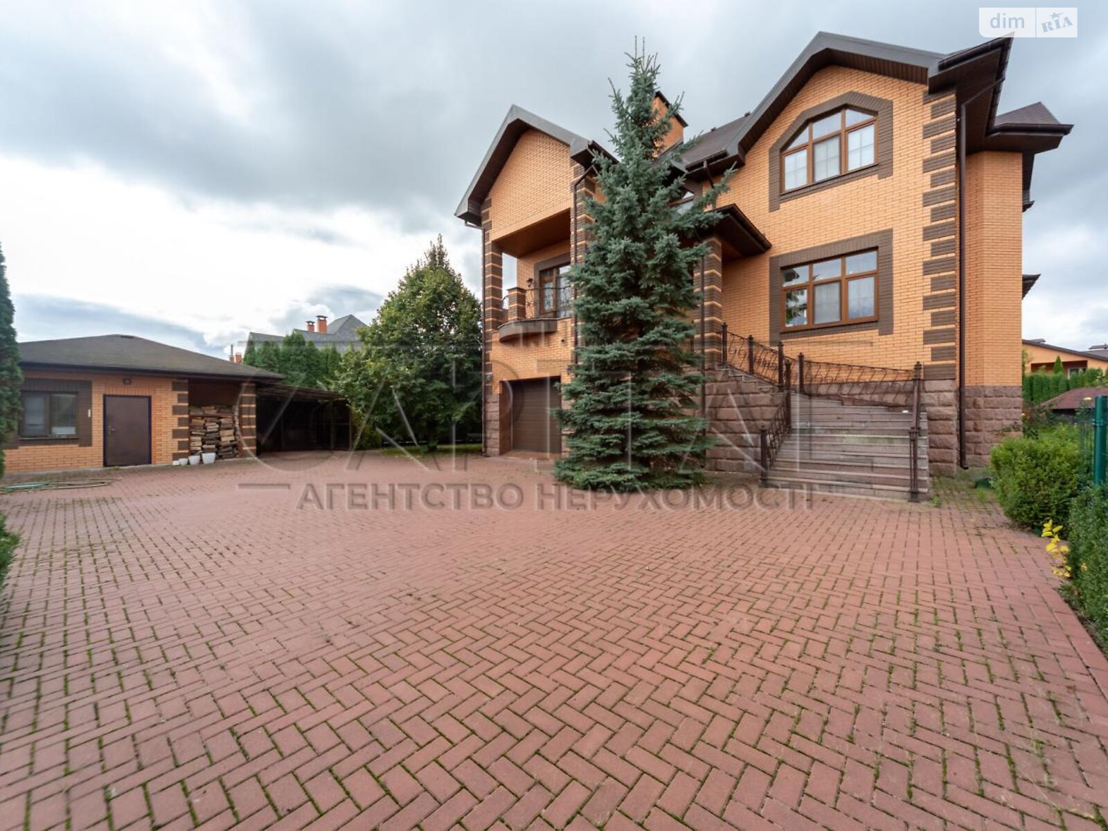 двоповерховий будинок з гаражем, 280 кв. м, кирпич. Здається помісячно в Романкові фото 1