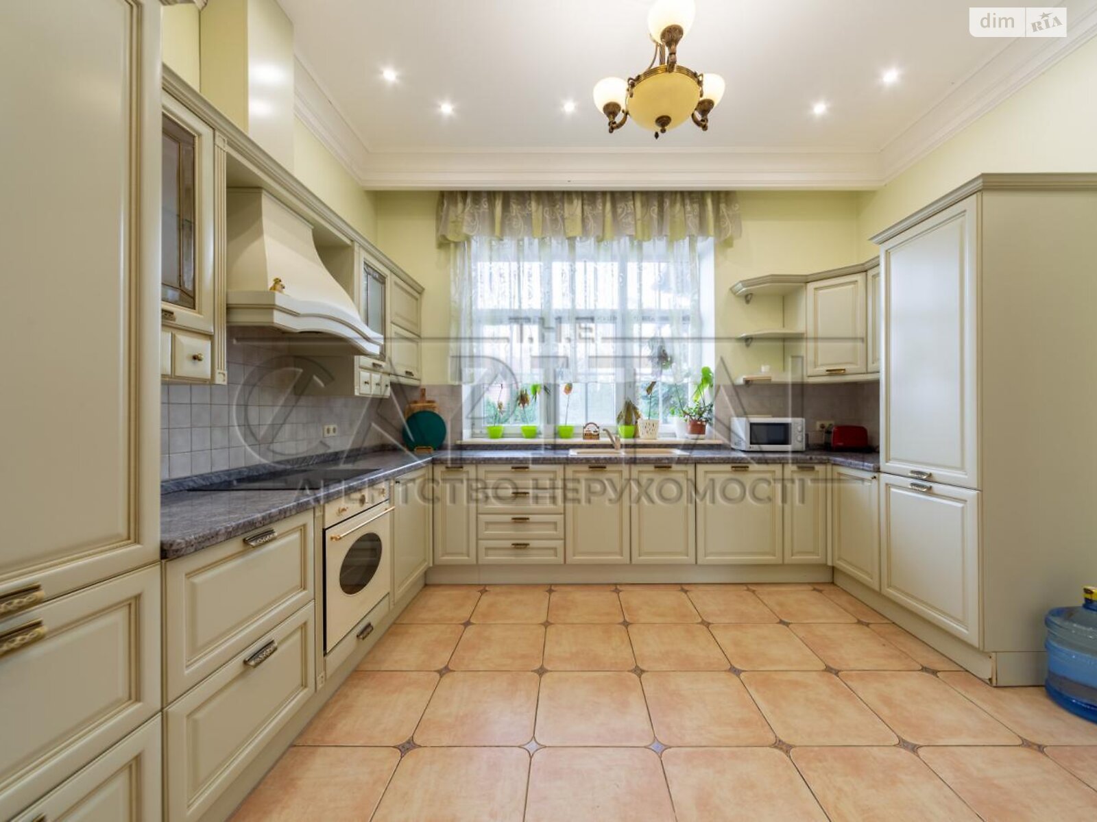 двоповерховий будинок з гаражем, 280 кв. м, кирпич. Здається помісячно в Романкові фото 1