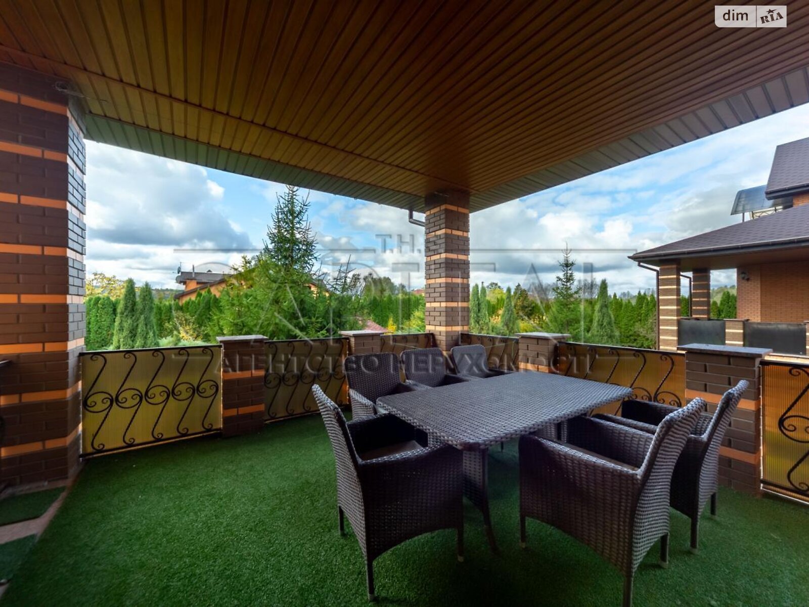 двоповерховий будинок з гаражем, 280 кв. м, кирпич. Здається помісячно в Романкові фото 1