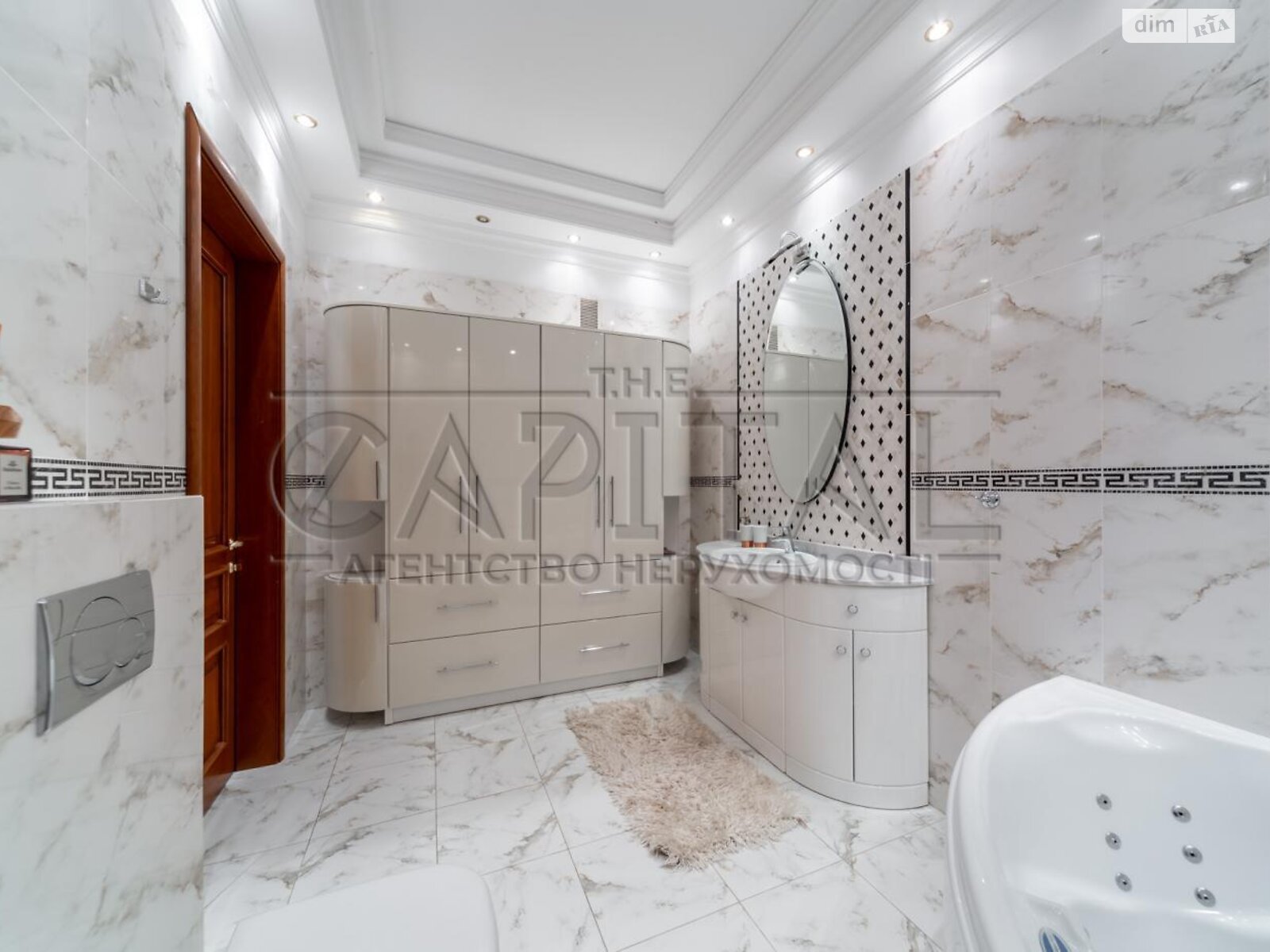 двоповерховий будинок з гаражем, 280 кв. м, кирпич. Здається помісячно в Романкові фото 1