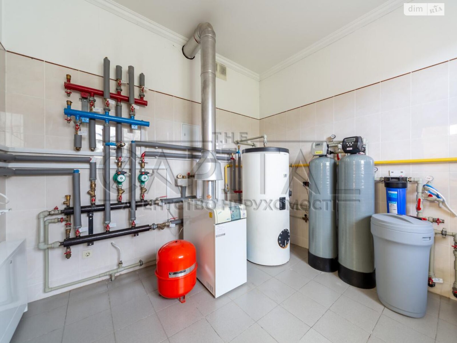 двоповерховий будинок з гаражем, 280 кв. м, кирпич. Здається помісячно в Романкові фото 1