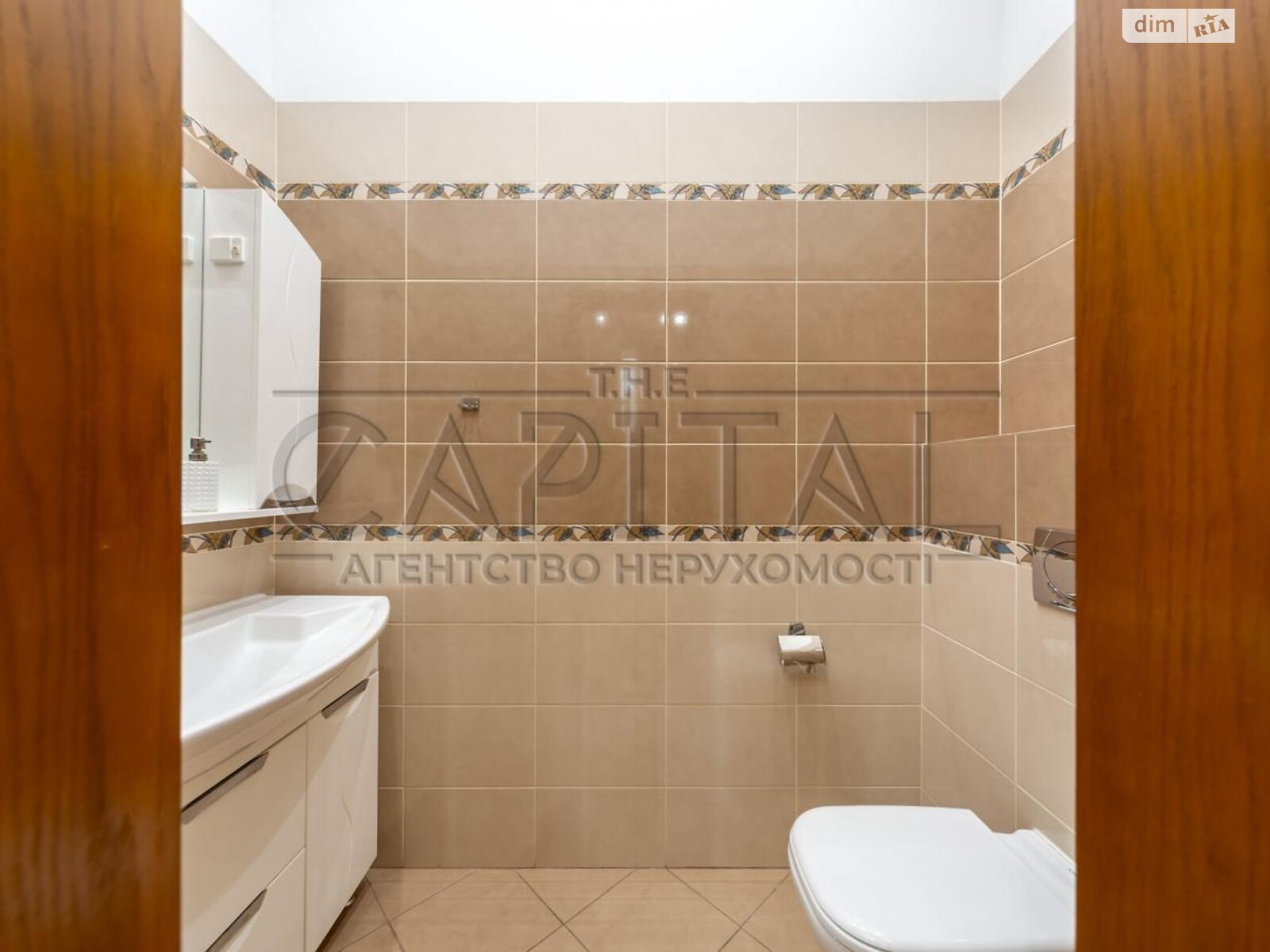 двоповерховий будинок з гаражем, 280 кв. м, кирпич. Здається помісячно в Романкові фото 1