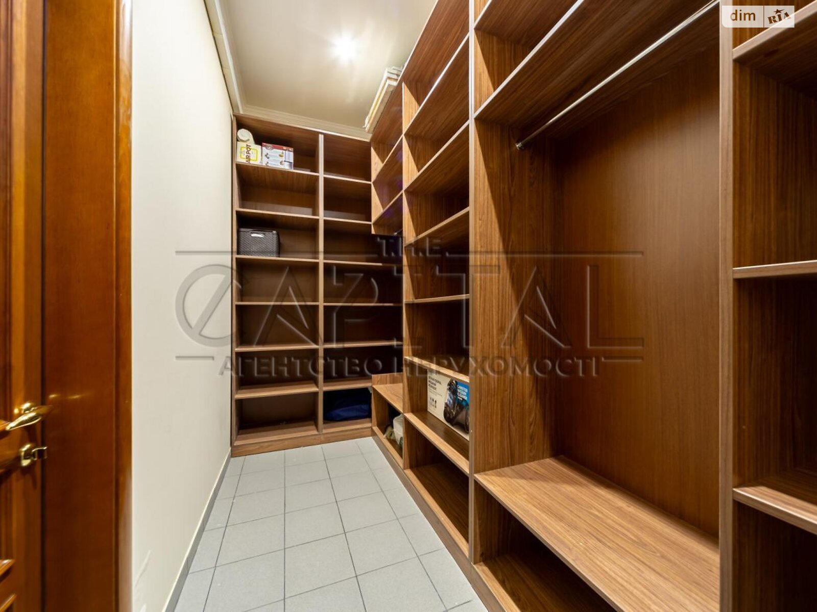 двоповерховий будинок з гаражем, 280 кв. м, кирпич. Здається помісячно в Романкові фото 1