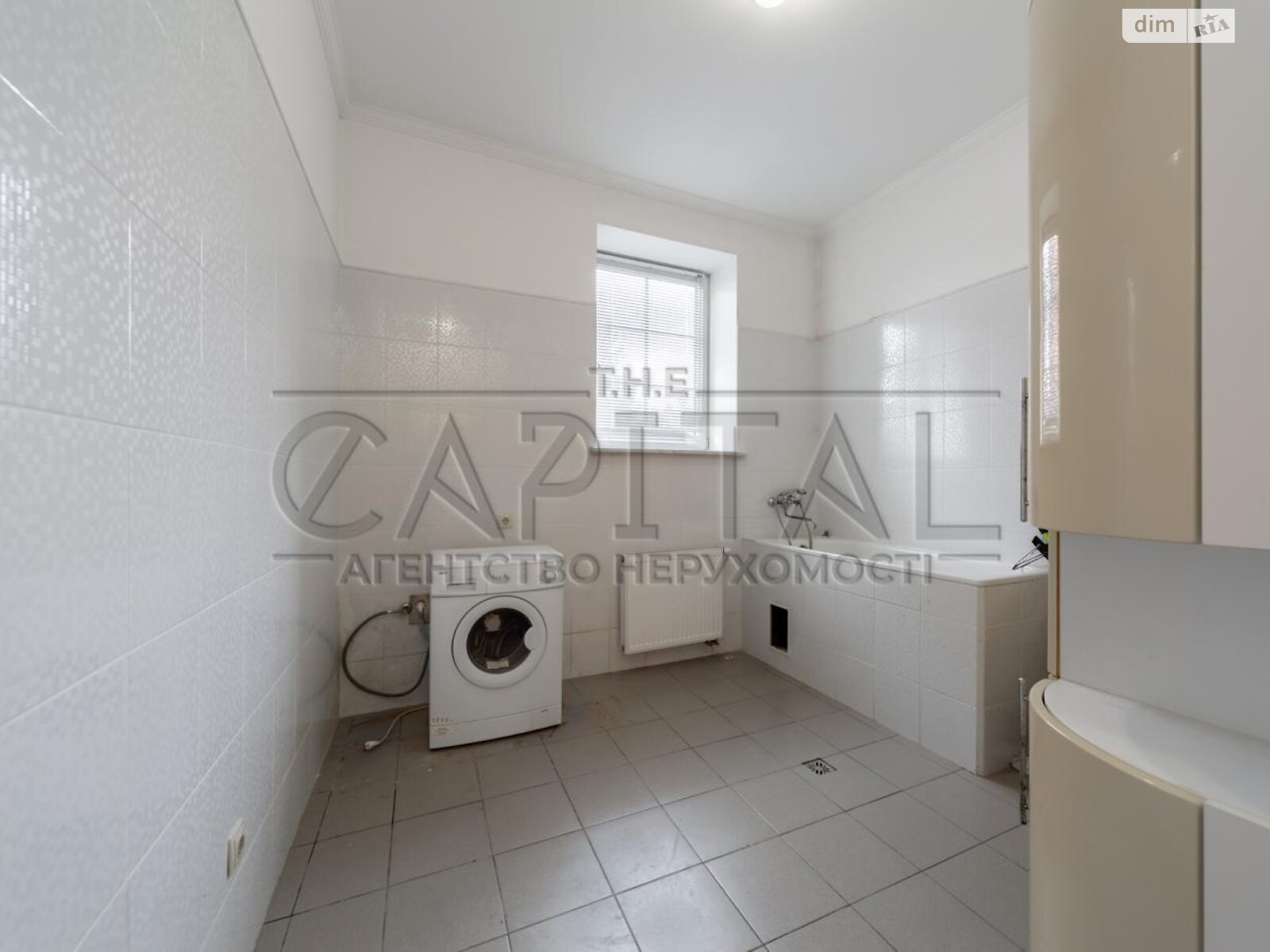 двоповерховий будинок з гаражем, 280 кв. м, кирпич. Здається помісячно в Романкові фото 1