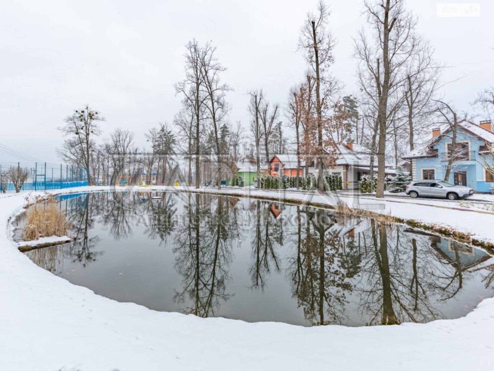 двухэтажный дом с балконом, 235 кв. м, кирпич. Сдается помесячно в Рославичах фото 1