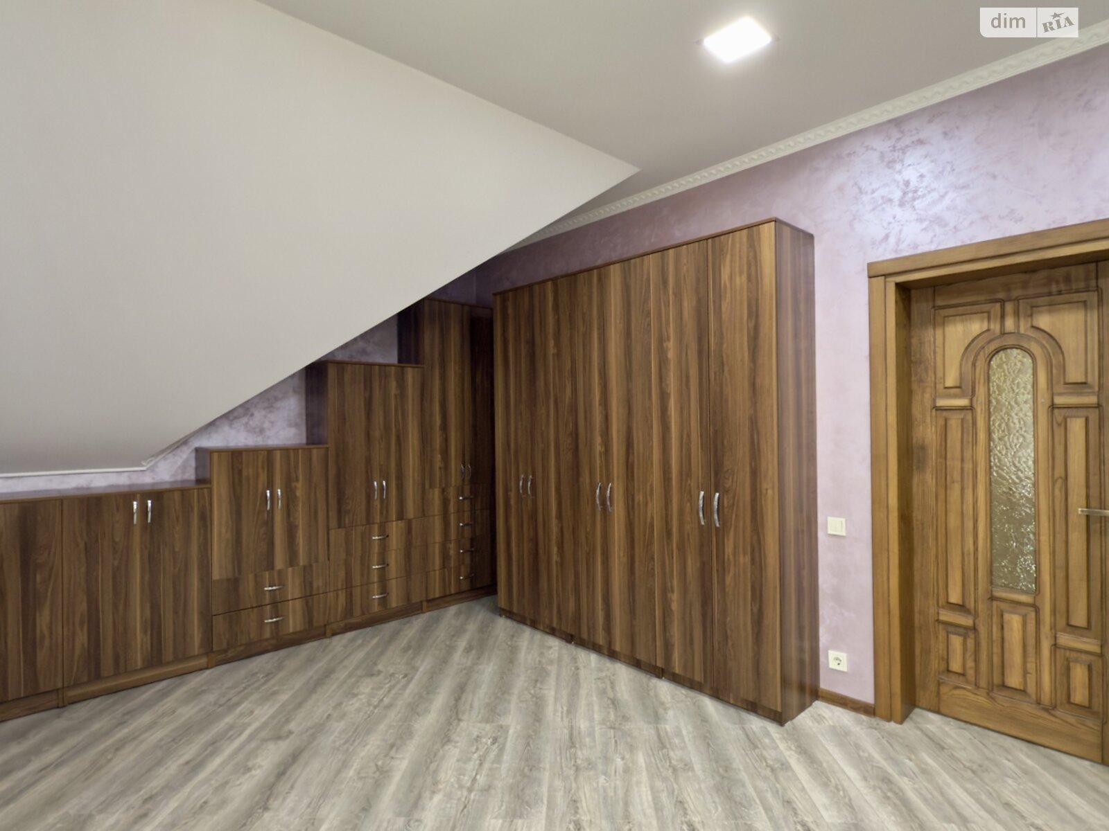 двухэтажный дом с балконом, 230 кв. м, кирпич. Сдается помесячно в Ровно фото 1 двухэтажный дом с балконом, 230 кв. м, кирпич. Сдается помесячно в Ровно фото 1