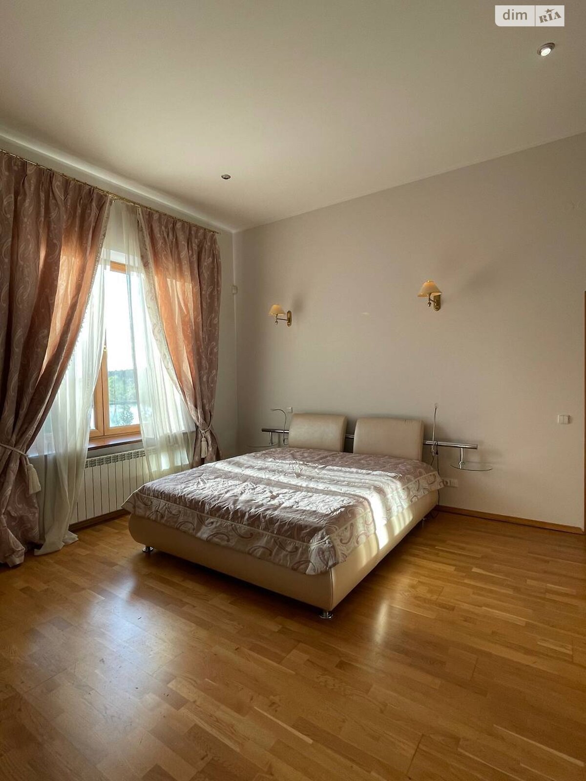 двоповерховий будинок з гаражем, 500 кв. м, цегла. Здається помісячно в Рудному, в районі Залізничний фото 1 двопроверховий будинок з гаражем, 500 кв. м, цегла. Здається помісячно в Рудному, в районі Залізничний фото 1