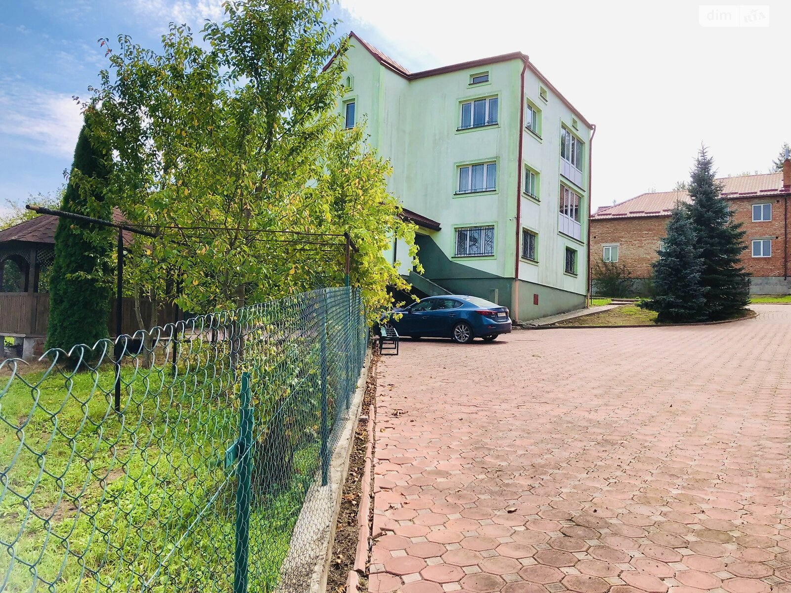 триповерховий будинок з гаражем, 392 кв. м, цегла. Здається помісячно в Серники фото 1 триповерховий будинок з гаражем, 392 кв. м, цегла. Здається помісячно в Серники фото 1