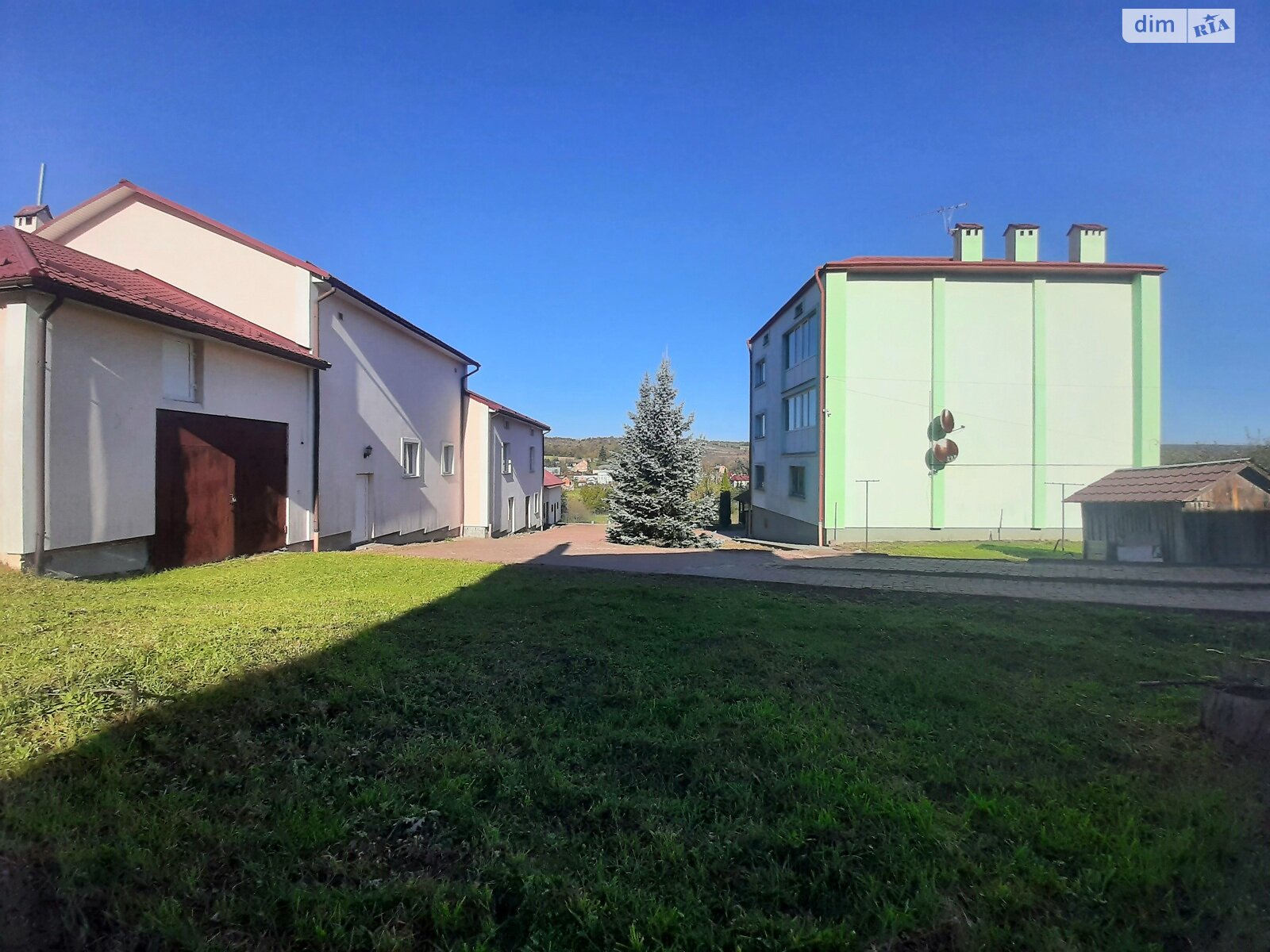 триповерховий будинок з гаражем, 392 кв. м, цегла. Здається помісячно в Серники фото 1 триповерховий будинок з гаражем, 392 кв. м, цегла. Здається помісячно в Серники фото 1