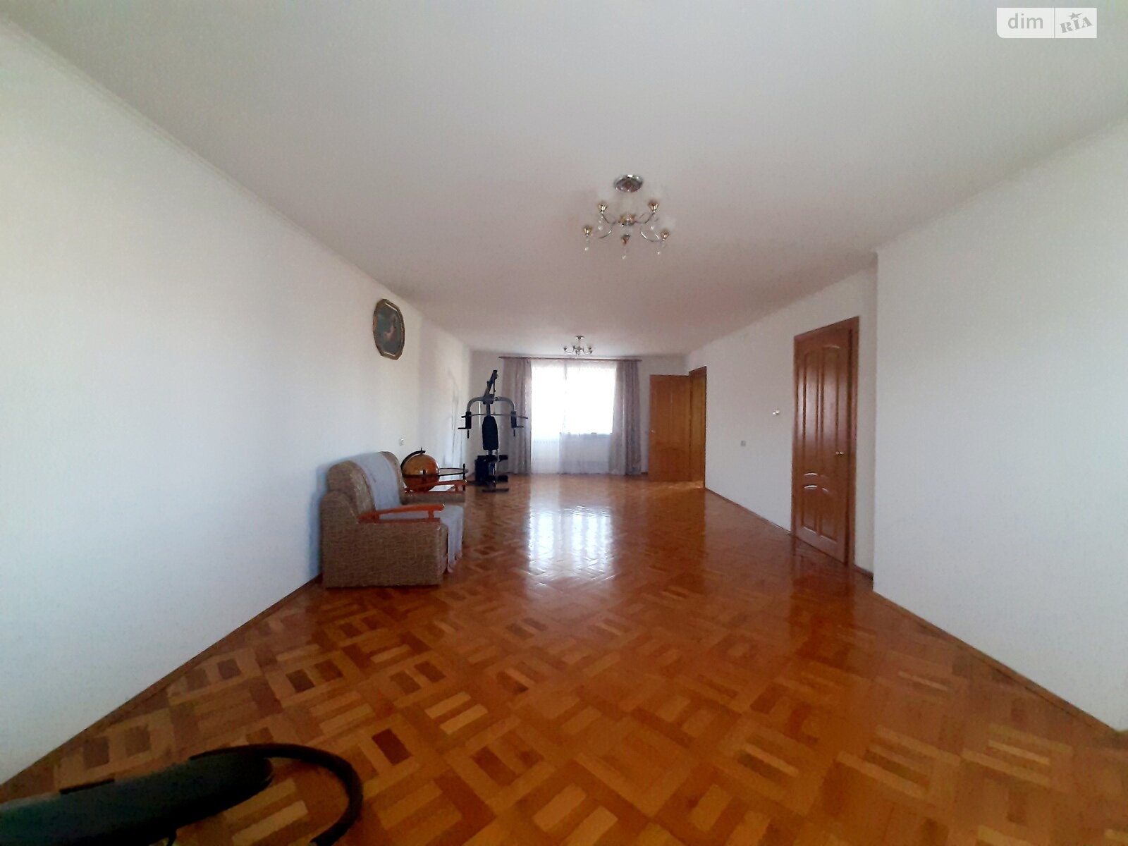 триповерховий будинок з гаражем, 392 кв. м, цегла. Здається помісячно в Серники фото 1 триповерховий будинок з гаражем, 392 кв. м, цегла. Здається помісячно в Серники фото 1