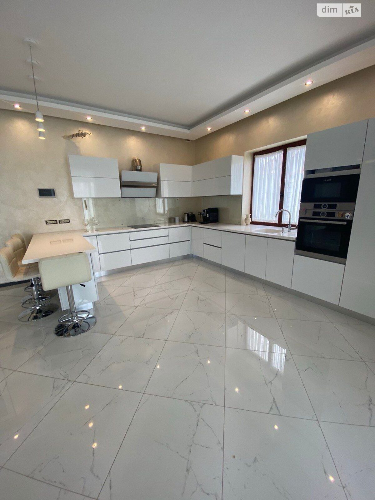 двухэтажный дом беседка, 270 кв. м, кирпич. Сдается помесячно в Севериновке фото 1