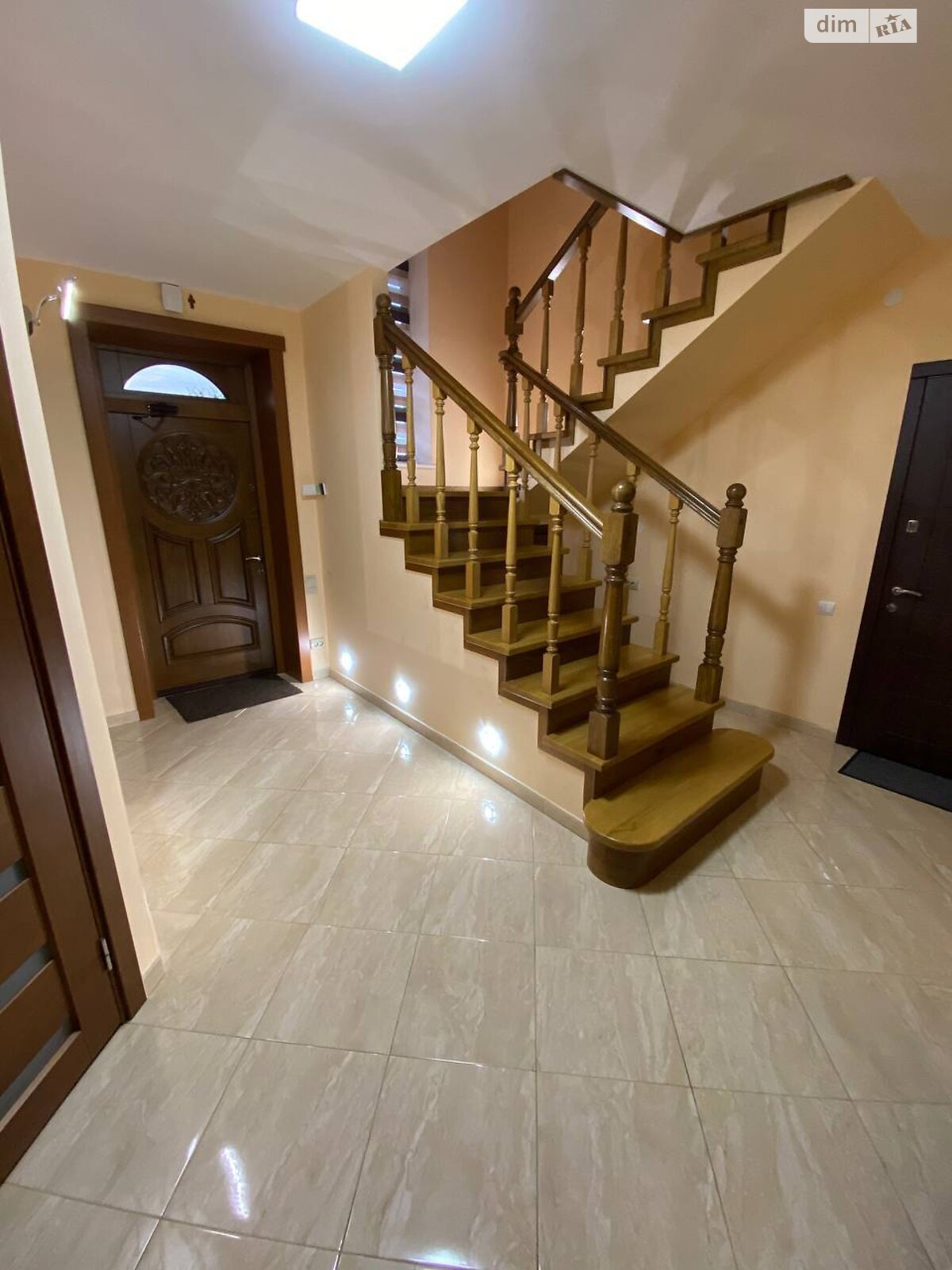 двопроверховий будинок з гаражем, 140 кв. м, цегла. Здається помісячно в Скнилові, в районі Центр фото 1