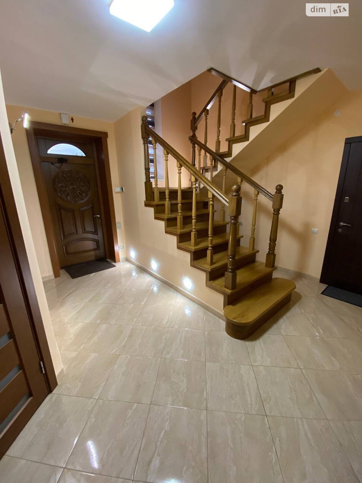 двопроверховий будинок з гаражем, 140 кв. м, цегла. Здається помісячно в Скнилові, в районі Центр фото 1