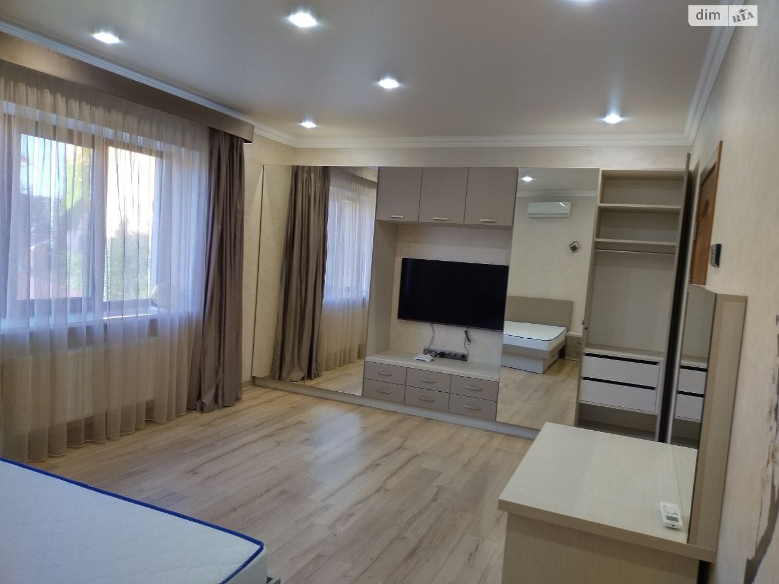 двоповерховий будинок з гаражем, 200 кв. м, цегла. Здається помісячно в Софіївській Борщагівці фото 1 двоповерховий будинок з гаражем, 200 кв. м, цегла. Здається помісячно в Софіївській Борщагівці фото 1