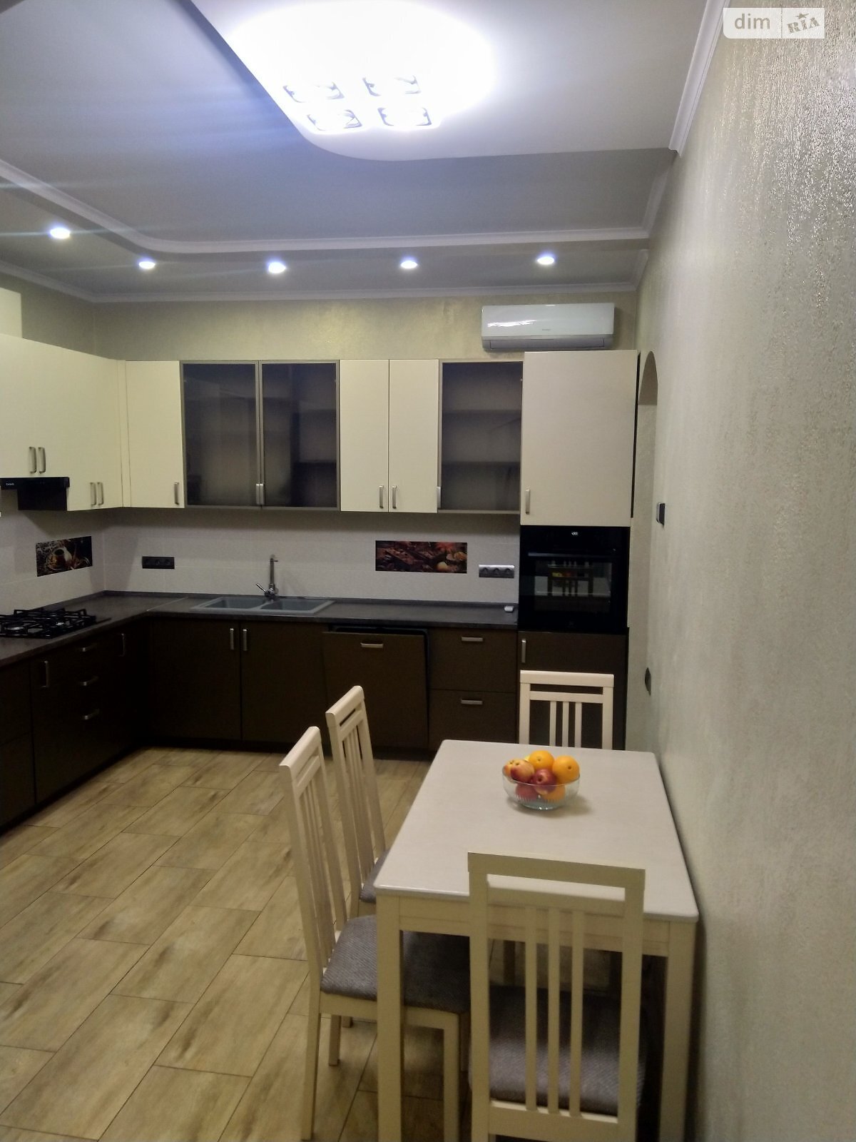 двоповерховий будинок з гаражем, 200 кв. м, цегла. Здається помісячно в Софіївській Борщагівці фото 1 двоповерховий будинок з гаражем, 200 кв. м, цегла. Здається помісячно в Софіївській Борщагівці фото 1