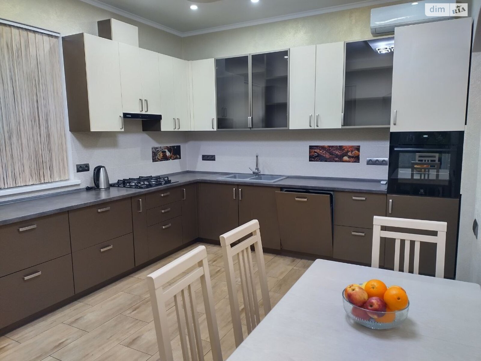 двоповерховий будинок з гаражем, 200 кв. м, цегла. Здається помісячно в Софіївській Борщагівці фото 1 двоповерховий будинок з гаражем, 200 кв. м, цегла. Здається помісячно в Софіївській Борщагівці фото 1