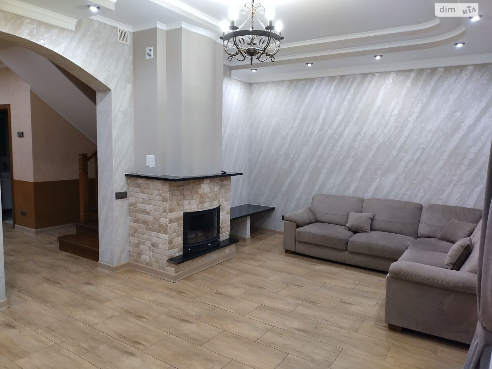 двоповерховий будинок з гаражем, 200 кв. м, цегла. Здається помісячно в Софіївській Борщагівці фото 1 двоповерховий будинок з гаражем, 200 кв. м, цегла. Здається помісячно в Софіївській Борщагівці фото 1