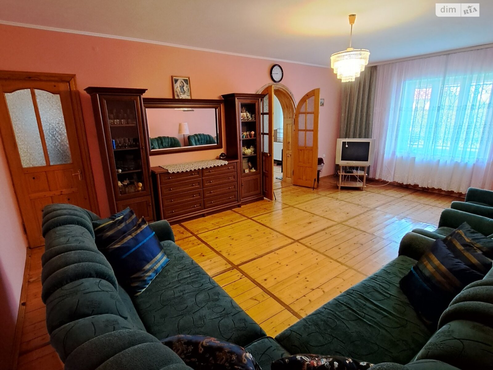 двоповерховий будинок з верандою, 190 кв. м, цегла. Здається помісячно в Солонці фото 1 двоповерховий будинок з верандою, 190 кв. м, цегла. Здається помісячно в Солонці фото 1