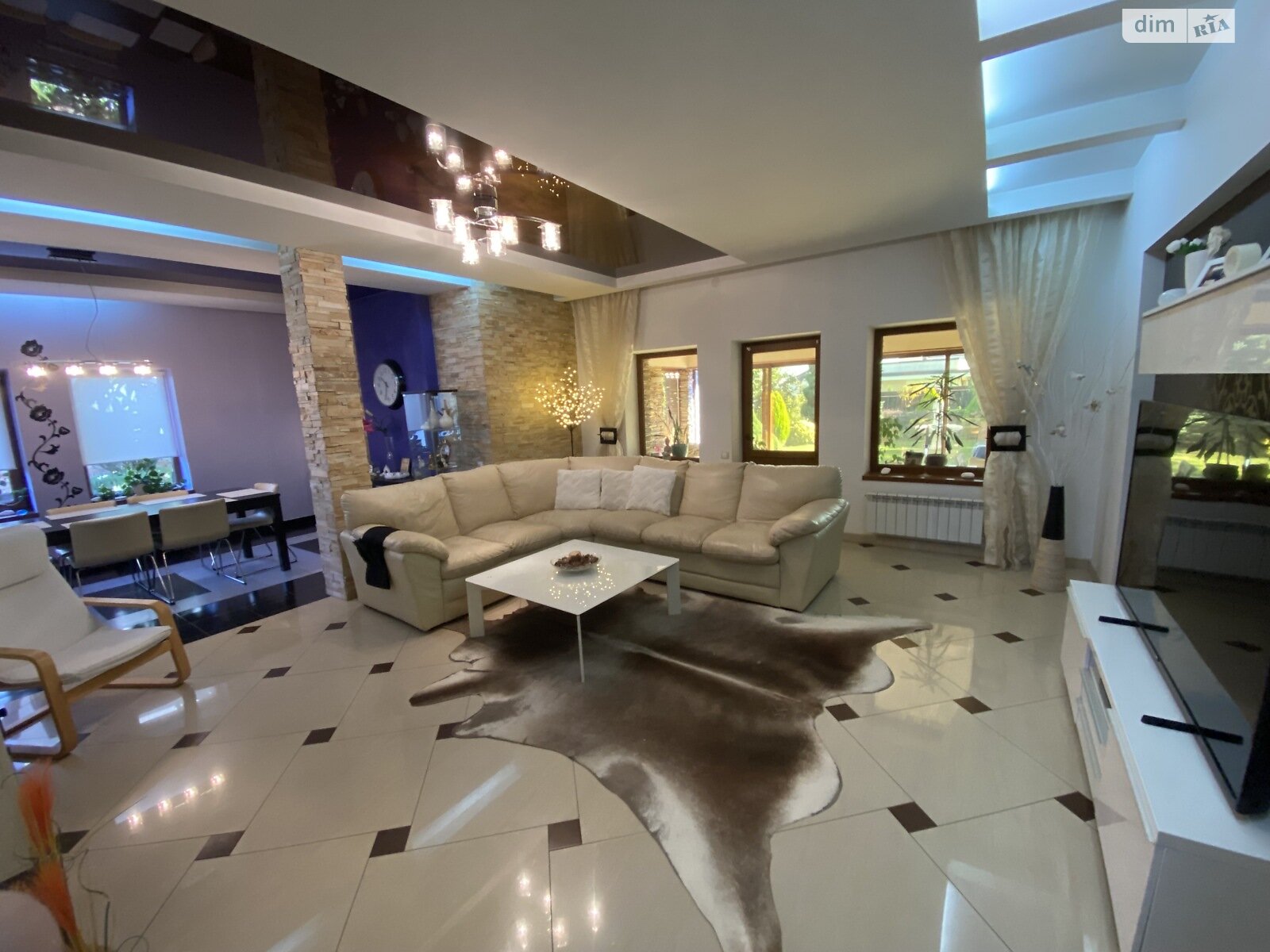 двоповерховий будинок з гаражем, 250 кв. м, цегла. Здається помісячно в Солонці фото 1 двоповерховий будинок з гаражем, 250 кв. м, цегла. Здається помісячно в Солонці фото 1