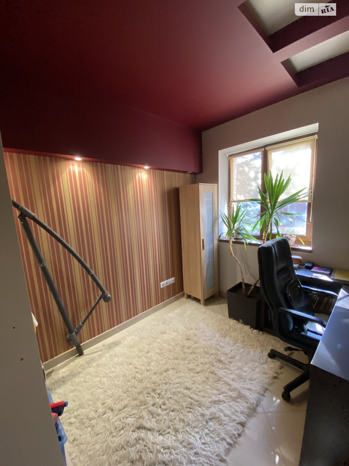 двоповерховий будинок з гаражем, 250 кв. м, цегла. Здається помісячно в Солонці фото 1 двоповерховий будинок з гаражем, 250 кв. м, цегла. Здається помісячно в Солонці фото 1