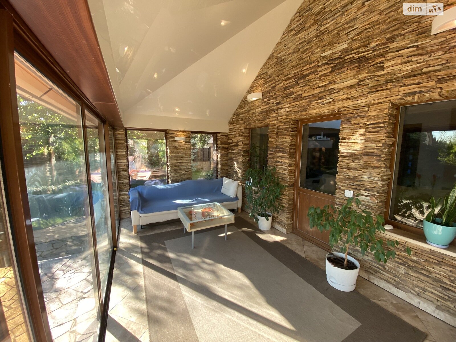 двоповерховий будинок з гаражем, 250 кв. м, цегла. Здається помісячно в Солонці фото 1 двоповерховий будинок з гаражем, 250 кв. м, цегла. Здається помісячно в Солонці фото 1