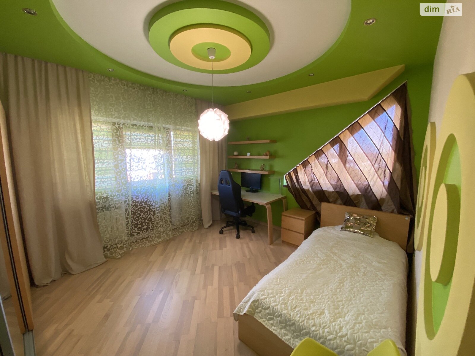 двоповерховий будинок з гаражем, 250 кв. м, цегла. Здається помісячно в Солонці фото 1 двоповерховий будинок з гаражем, 250 кв. м, цегла. Здається помісячно в Солонці фото 1