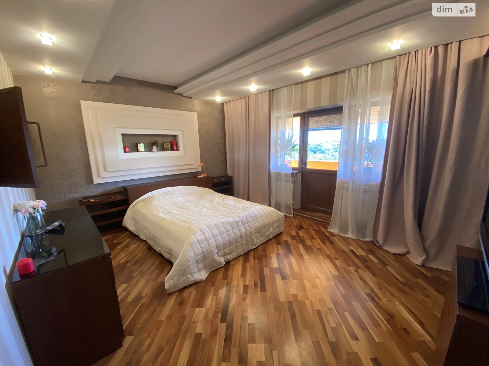 двоповерховий будинок з гаражем, 250 кв. м, цегла. Здається помісячно в Солонці фото 1 двоповерховий будинок з гаражем, 250 кв. м, цегла. Здається помісячно в Солонці фото 1