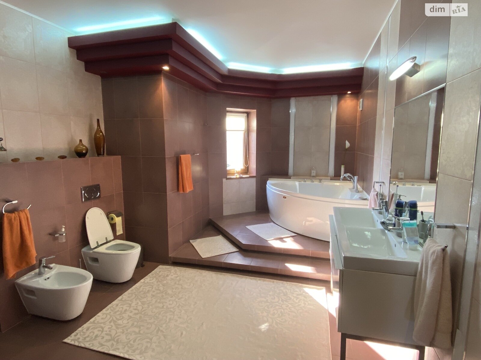 двоповерховий будинок з гаражем, 250 кв. м, цегла. Здається помісячно в Солонці фото 1 двоповерховий будинок з гаражем, 250 кв. м, цегла. Здається помісячно в Солонці фото 1