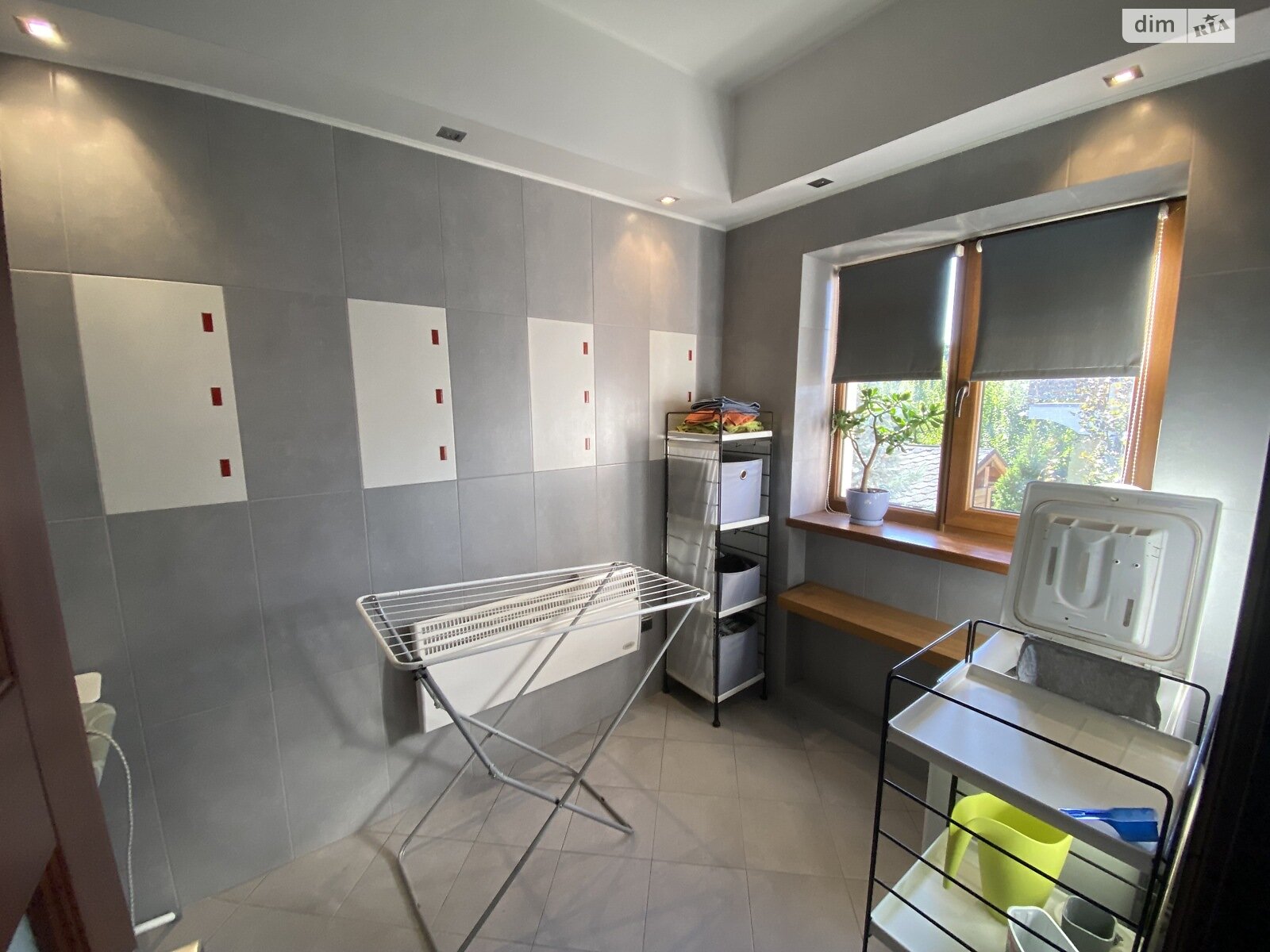 двоповерховий будинок з гаражем, 250 кв. м, цегла. Здається помісячно в Солонці фото 1 двоповерховий будинок з гаражем, 250 кв. м, цегла. Здається помісячно в Солонці фото 1