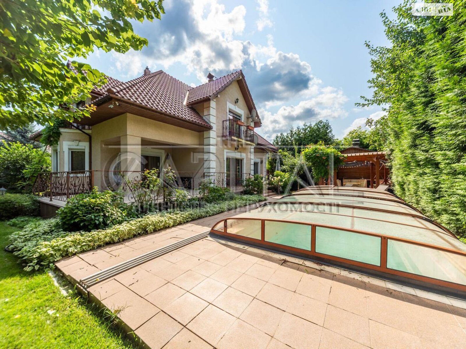 двухэтажный дом, 450 кв. м, кирпич. Сдается помесячно в Старых Петровцах фото 1