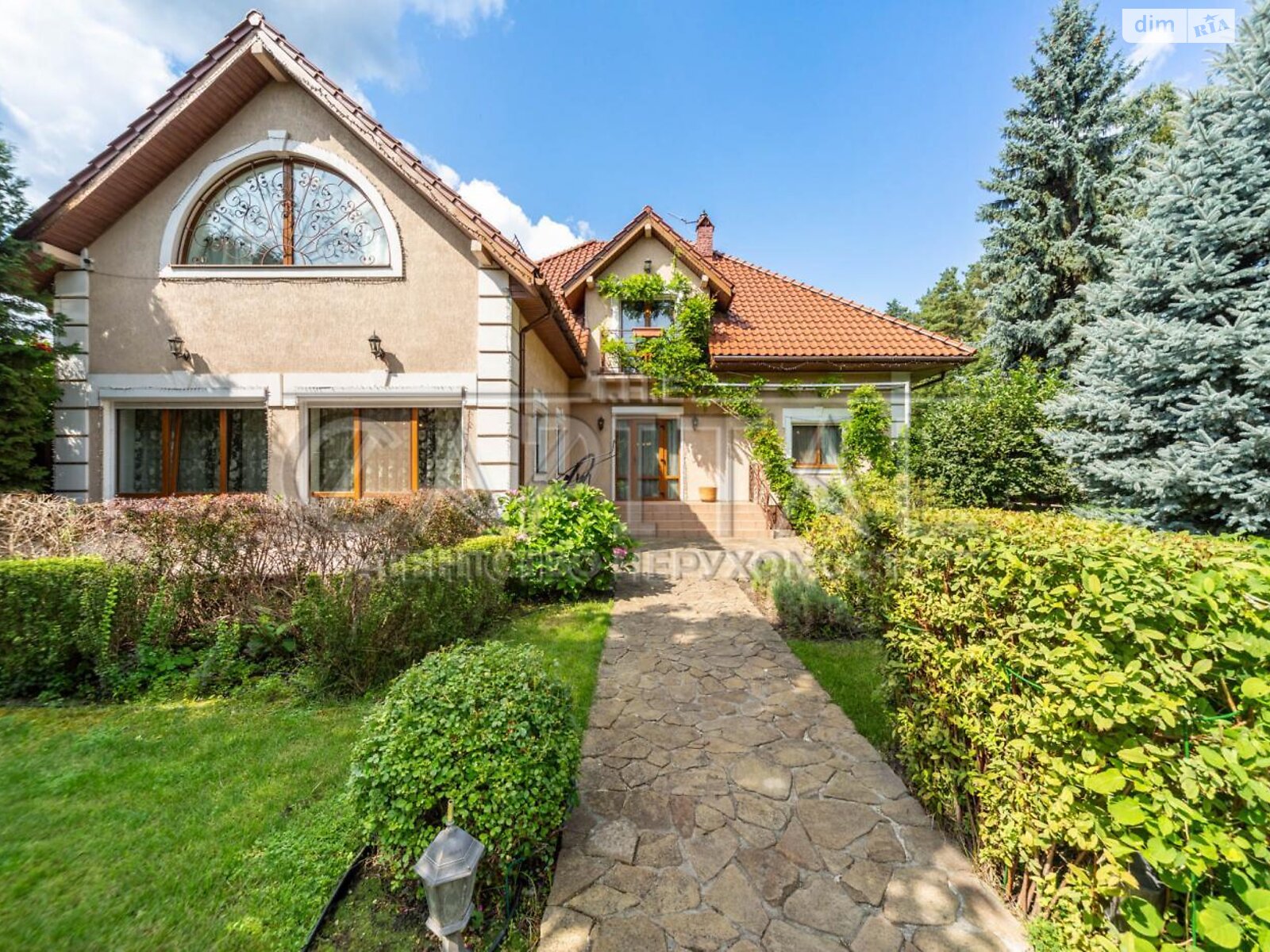 двухэтажный дом, 450 кв. м, кирпич. Сдается помесячно в Старых Петровцах фото 1