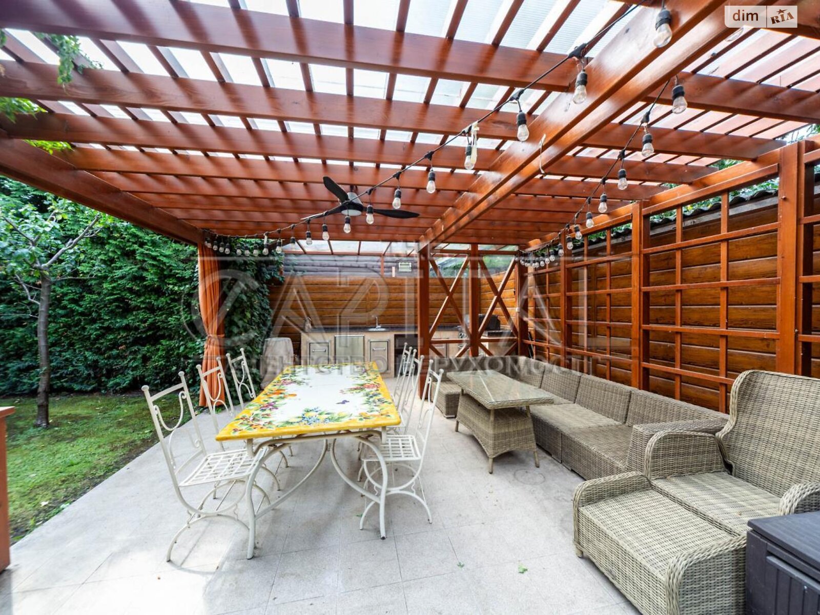 двухэтажный дом, 450 кв. м, кирпич. Сдается помесячно в Старых Петровцах фото 1