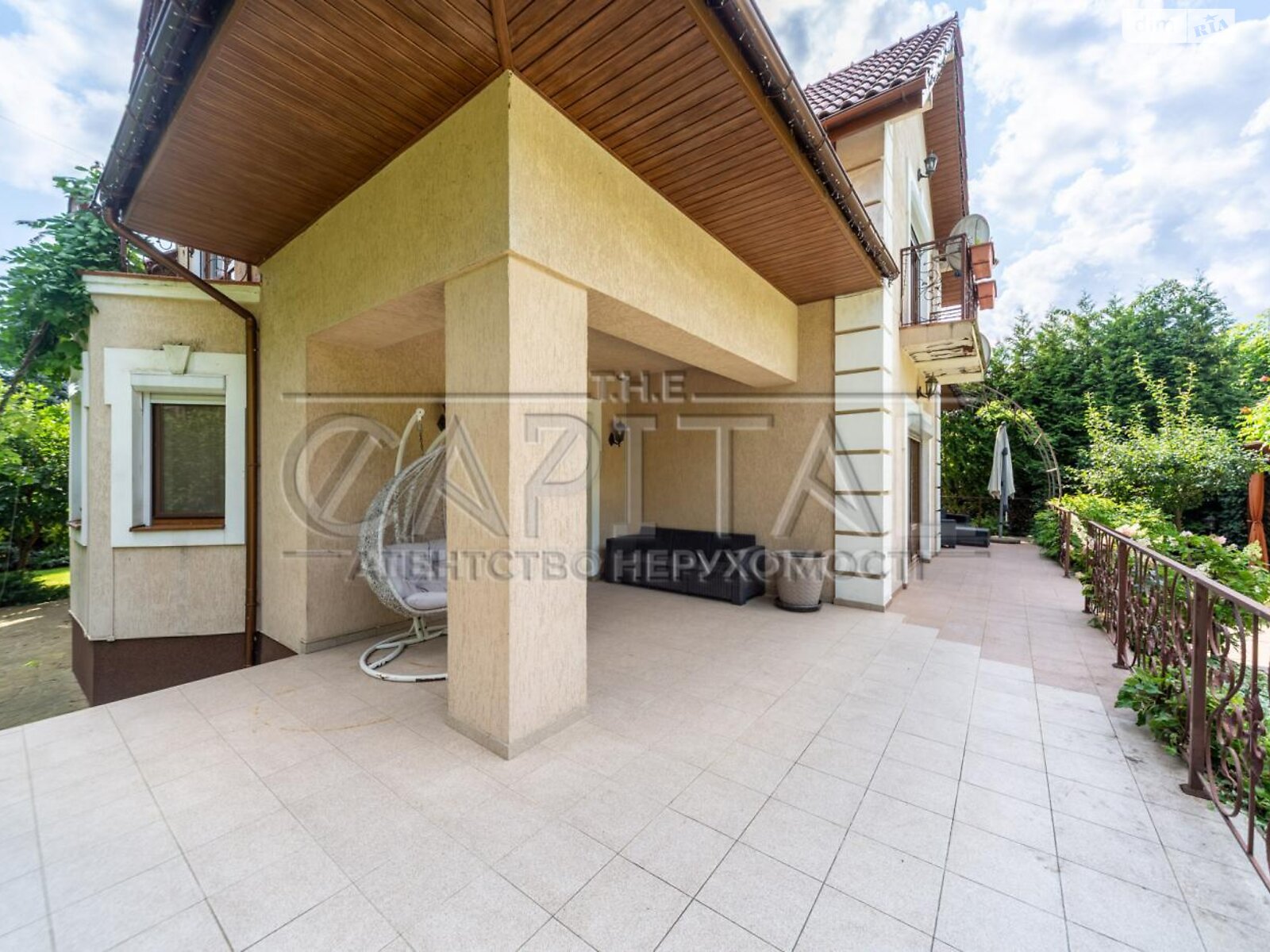 двухэтажный дом, 450 кв. м, кирпич. Сдается помесячно в Старых Петровцах фото 1