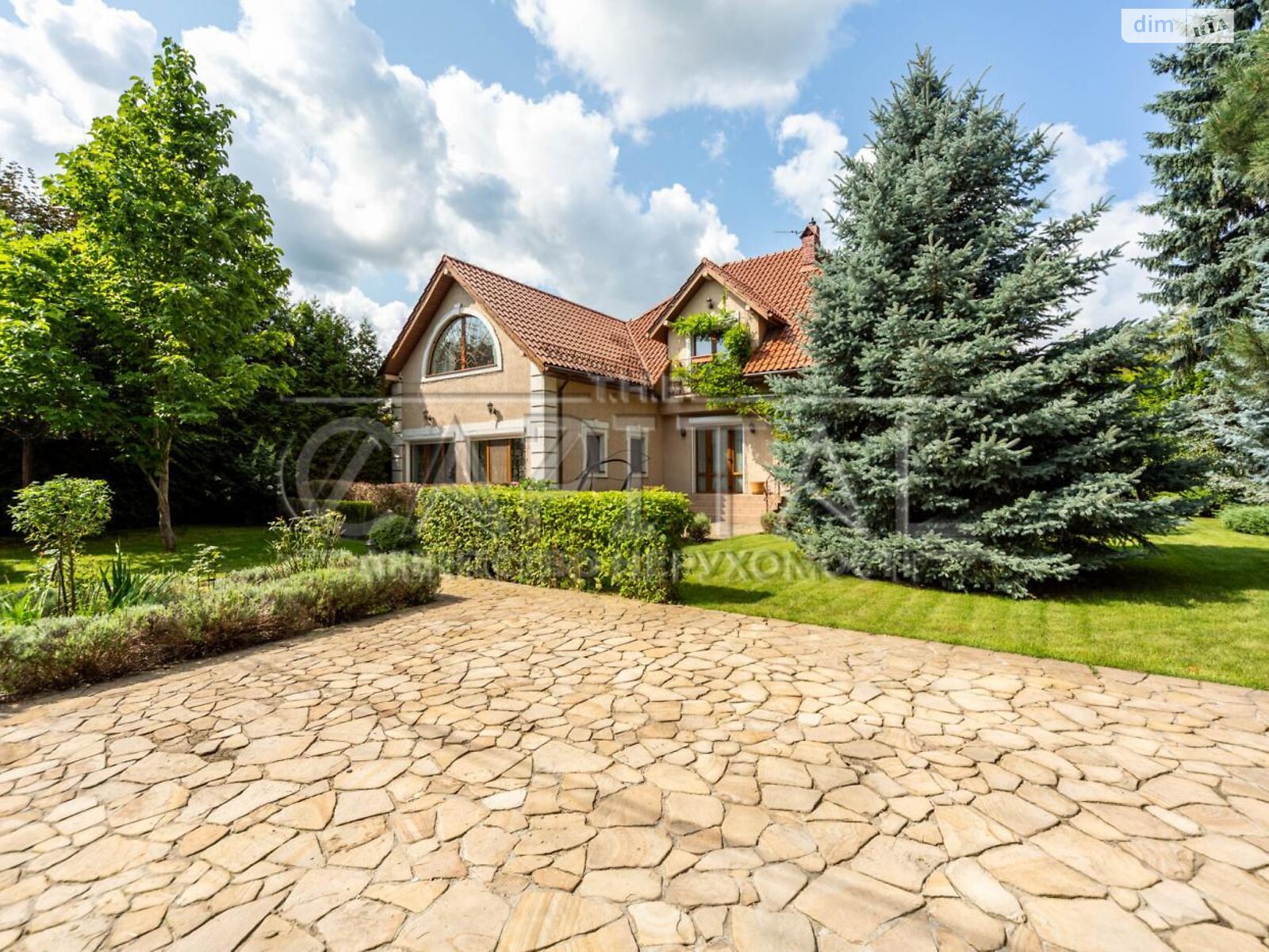 двухэтажный дом, 450 кв. м, кирпич. Сдается помесячно в Старых Петровцах фото 1