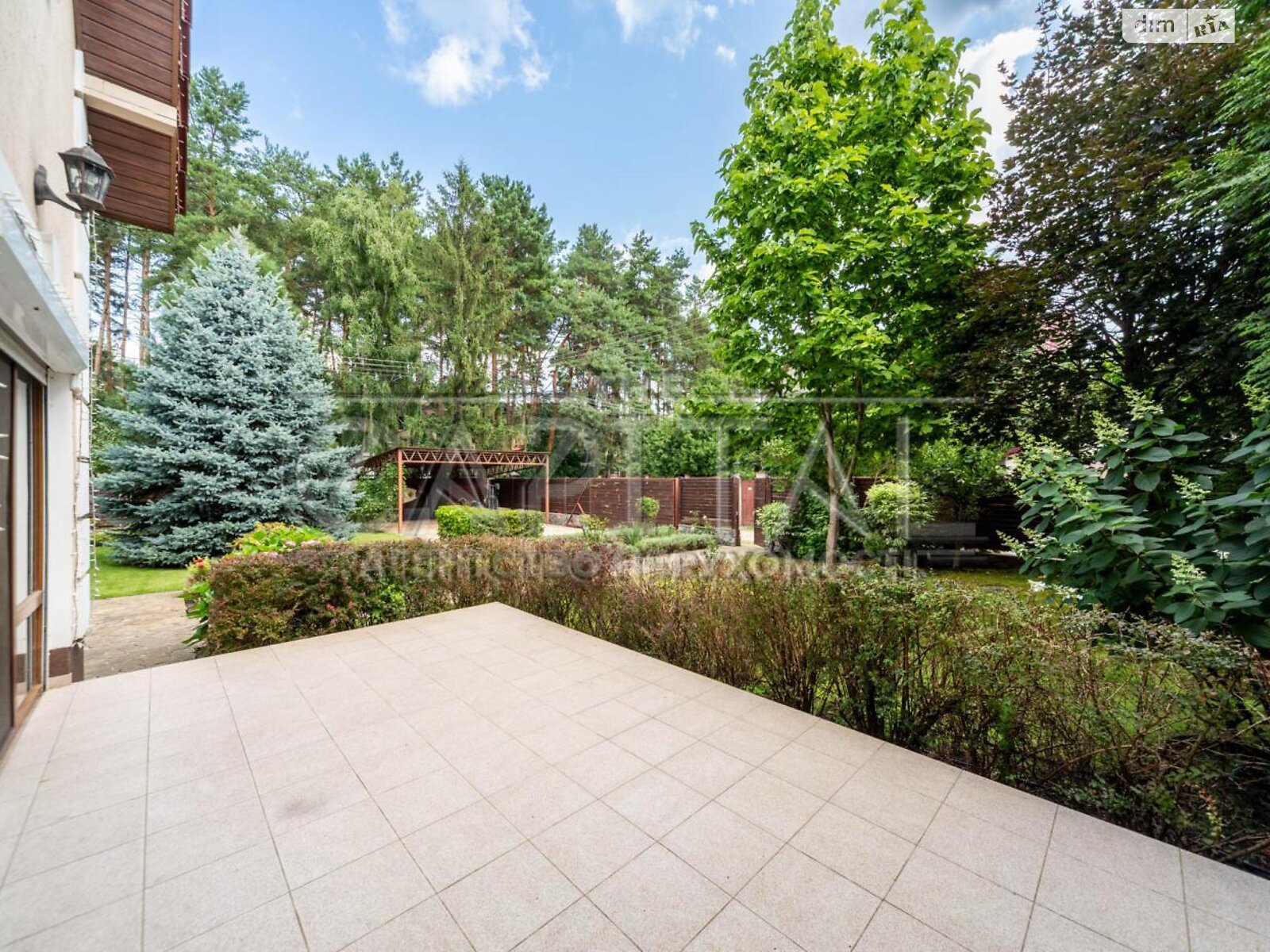 двухэтажный дом, 450 кв. м, кирпич. Сдается помесячно в Старых Петровцах фото 1