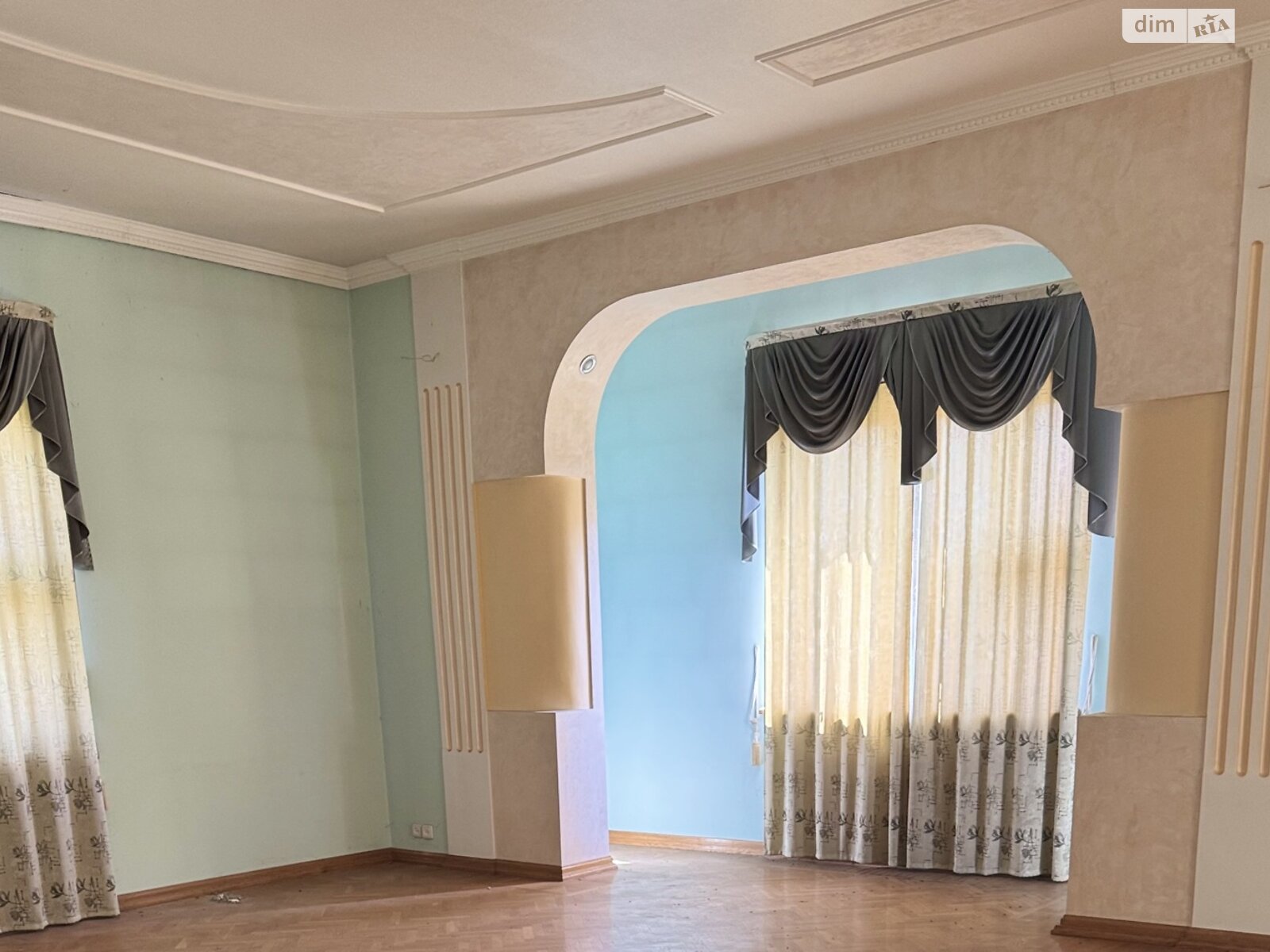 триповерховий будинок бесідка, 495.2 кв. м, цегла. Здається помісячно в Стоянці фото 1 триповерховий будинок бесідка, 495.2 кв. м, цегла. Здається помісячно в Стоянці фото 1